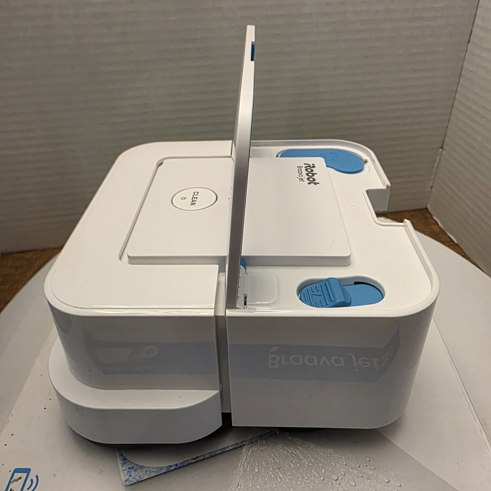 iRobot Braava Jet 240 APP CONTROL MOPPING ROBOT EX CONDITION BOX MANUALS PADS
