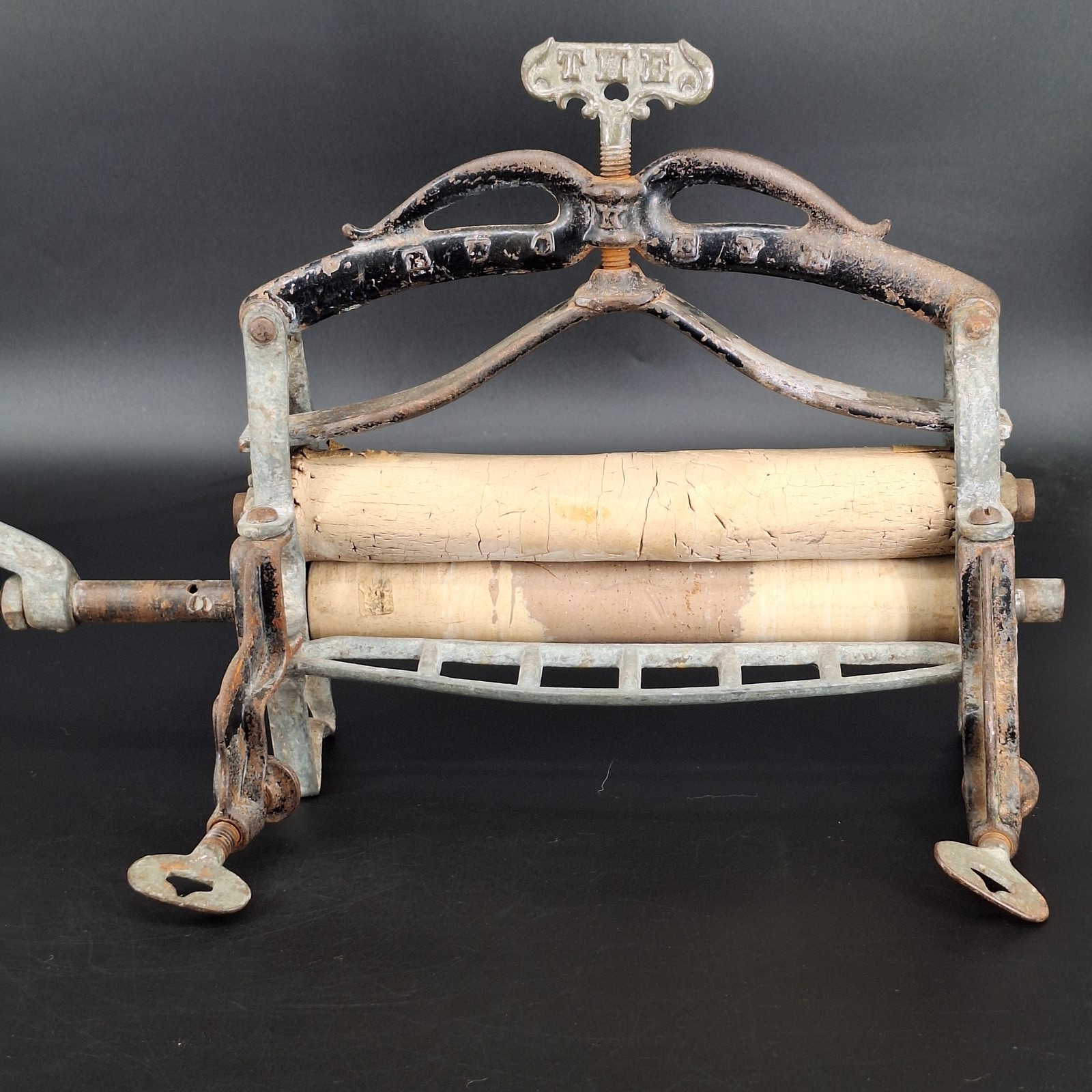 Antique Cast Iron & Wood Hand Crank Laundry Clothes Wringer Vintage