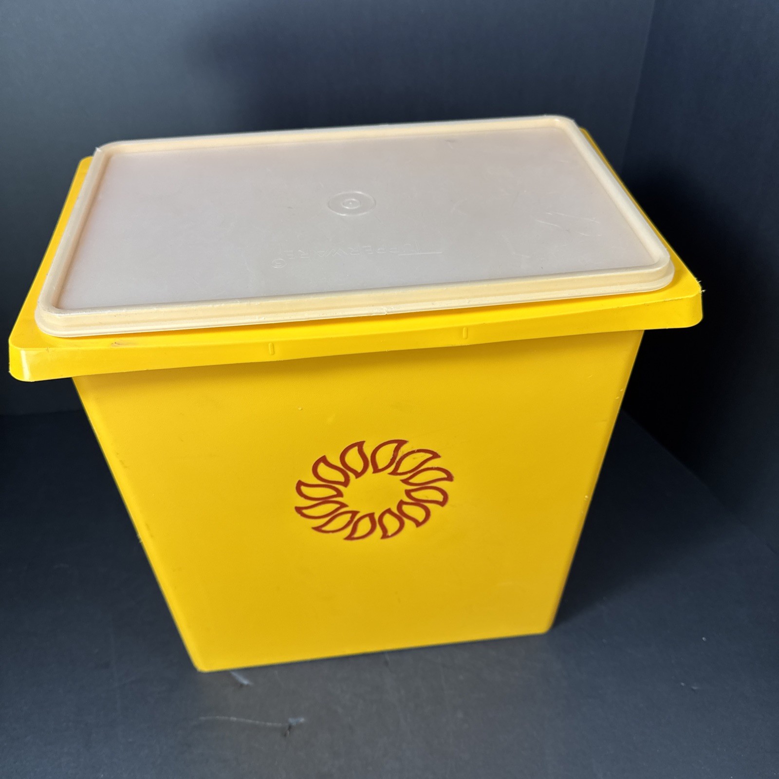 Vintage Tupperware Garbage Trash Can Storage 1430-3 Golden Sun 13″ Tall with Lid