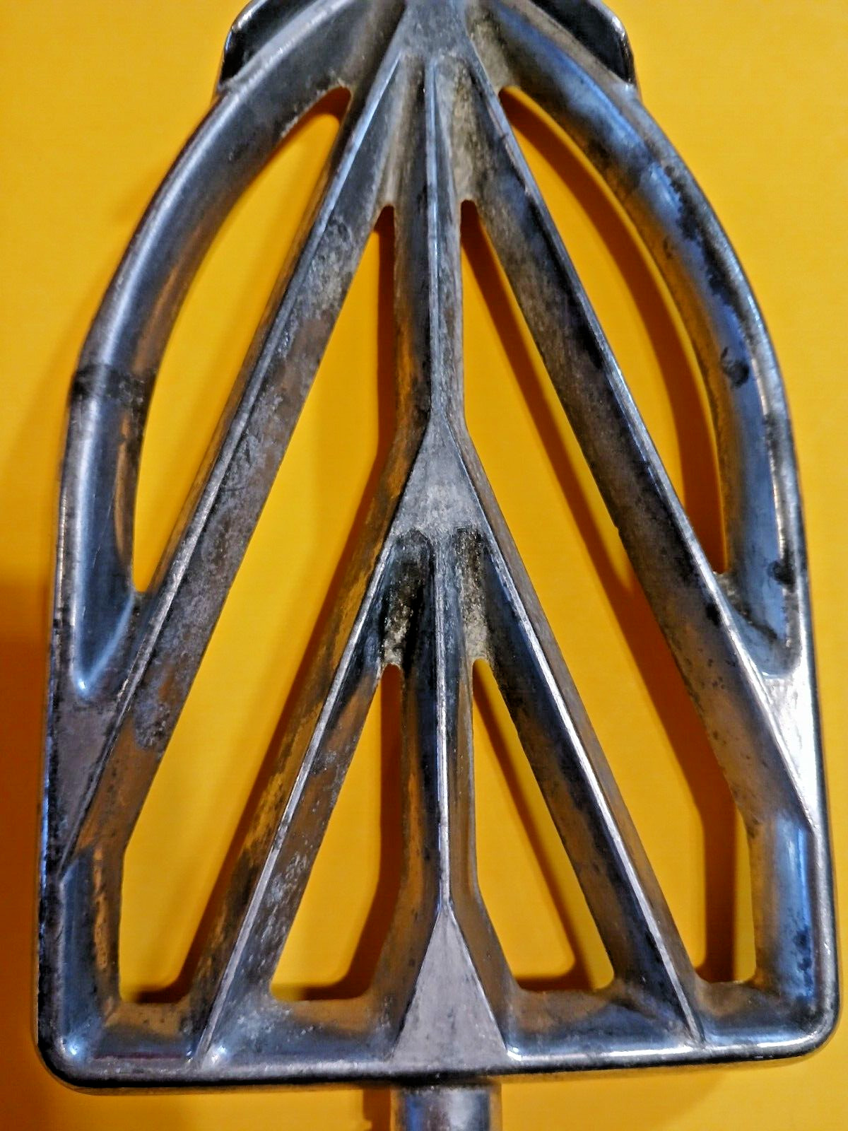 Vintage Iron Rest Pad Aluminum with Plastic Handle