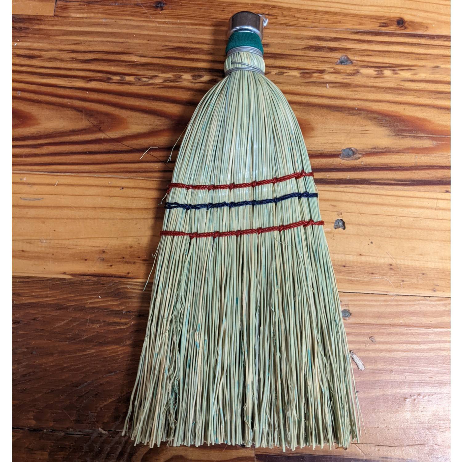 Lehman’s Amish-Made Whisk Broom, Authentic Corn Straw, Metal Hanging Hook, 11 in