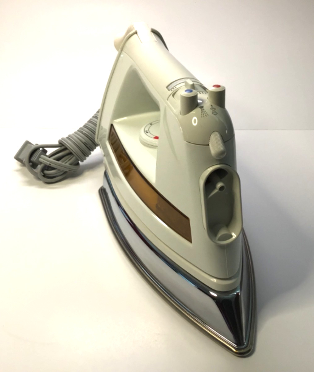 ROWENTA; INOX #DE833 STEAM IRON PROFESSIONAL 120V 1400W (GERMANY) – “READ”