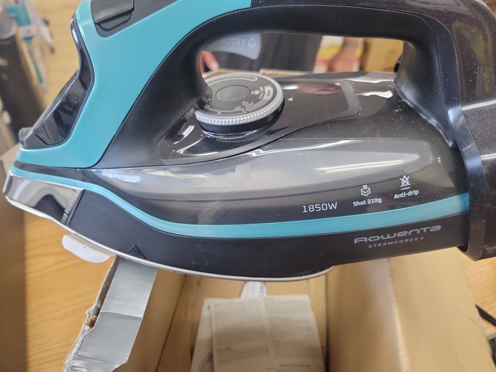 Rowenta Steam Force Stainless Steel Soleplate Steam Iron for Clothes, AntiDri…