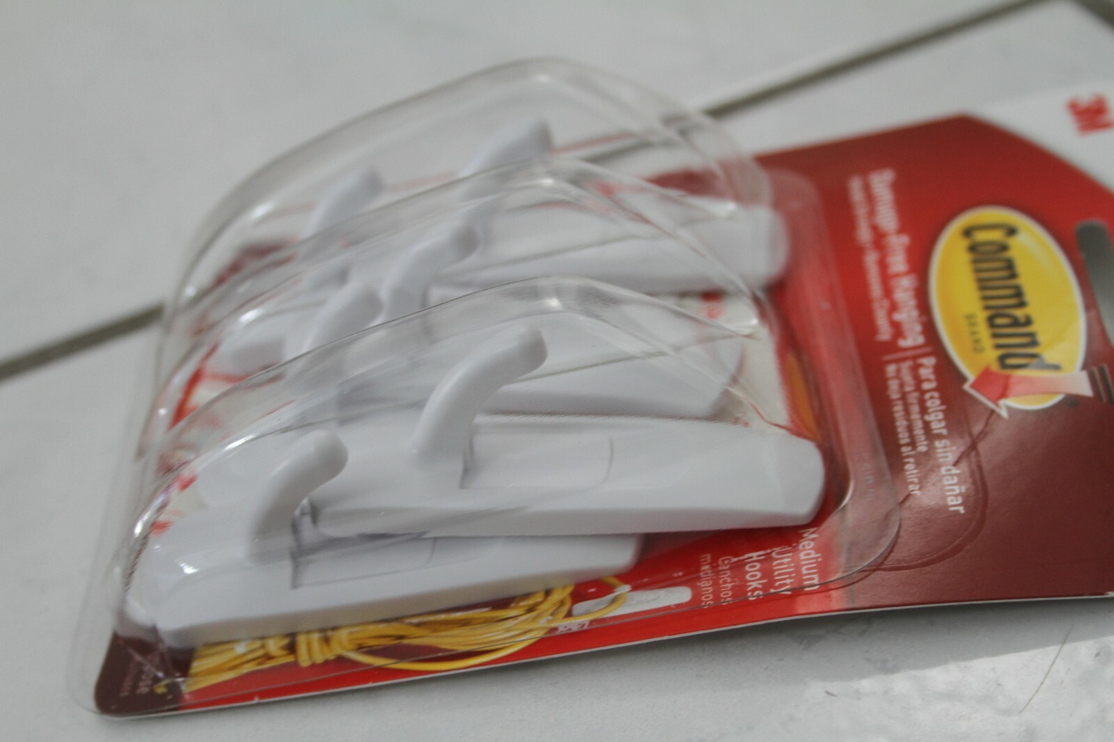 6 COMMAND 3 LB MEDIUM DESIGNER HOOKS ~ 3 PACKS OF 2 EACH