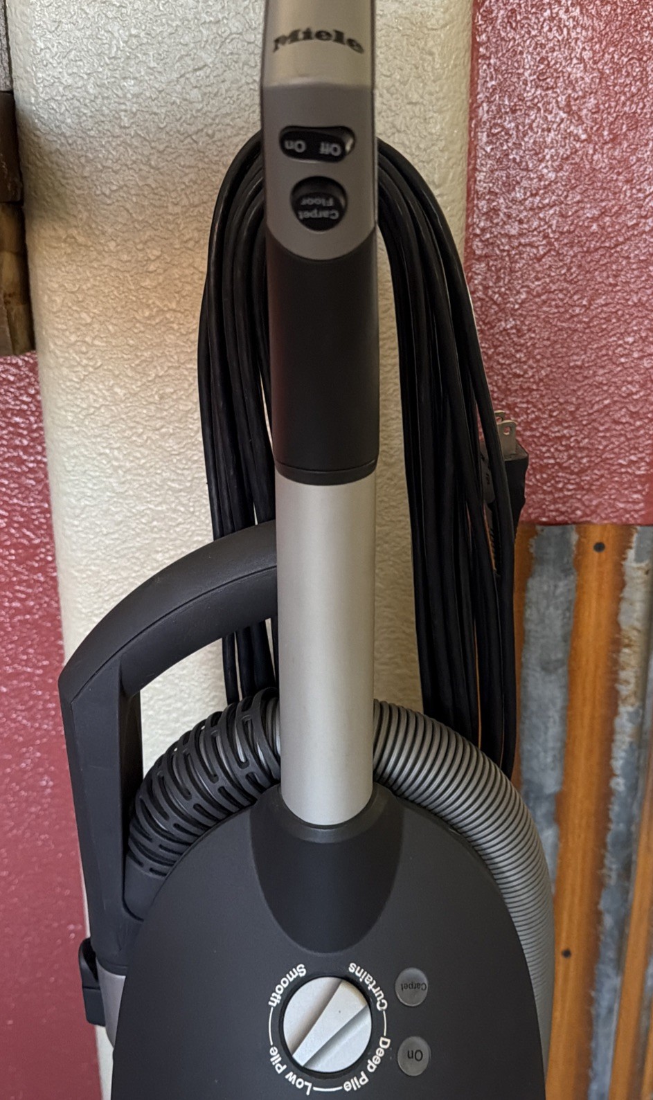 Miele Cat & Dog Upright Vacuum Model: S7260 Made In Germany