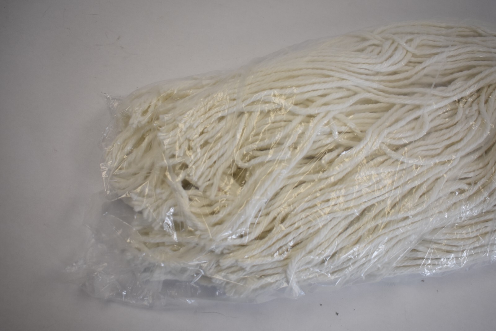 Boardwalk BWK232R 32 oz Rayon Cut End Premium Saddleback Mop Head White