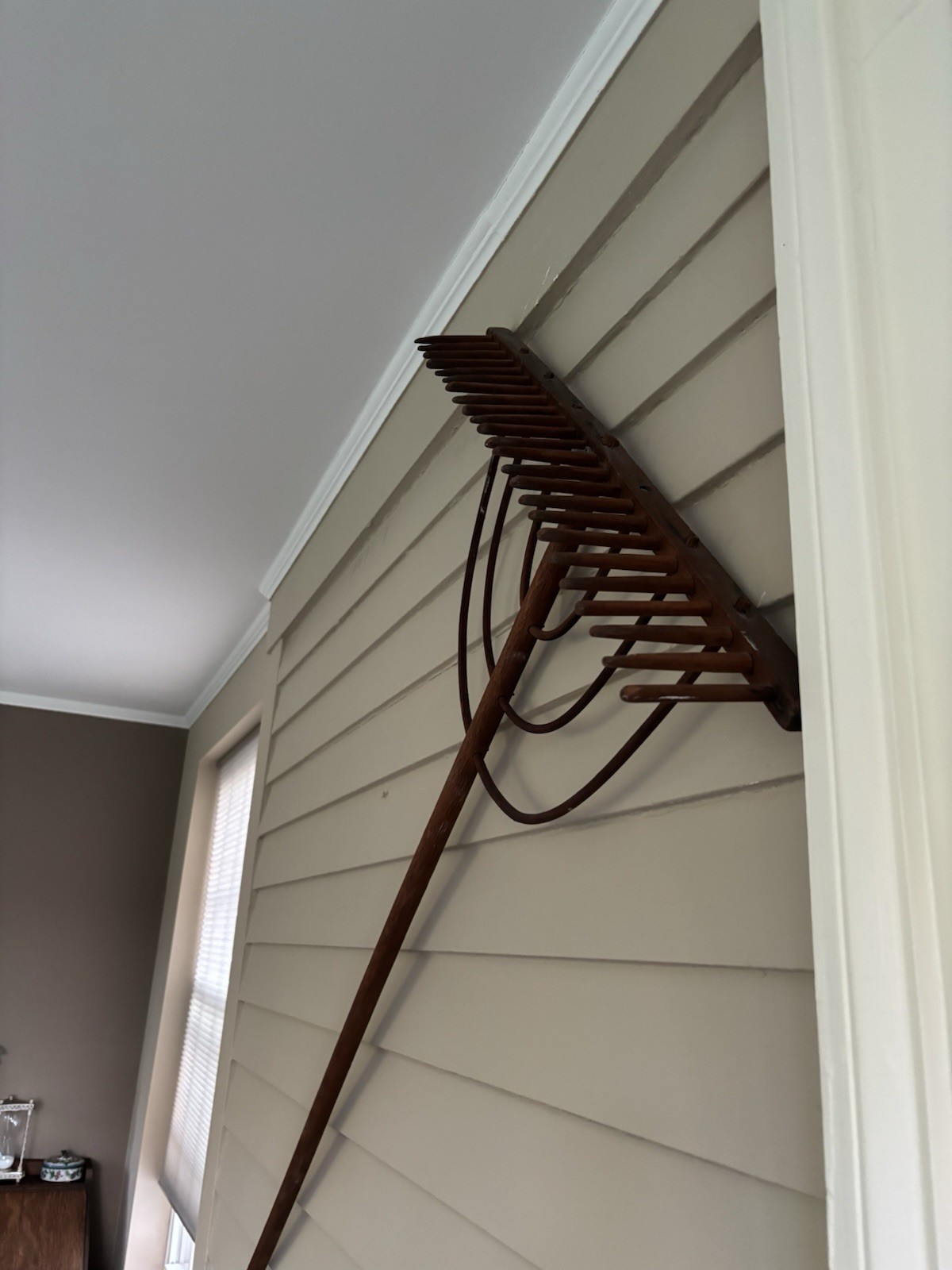 Wall Mounted Brown Wood & Metal Coat Hat Rack Horseshoe Hooks 11-16
