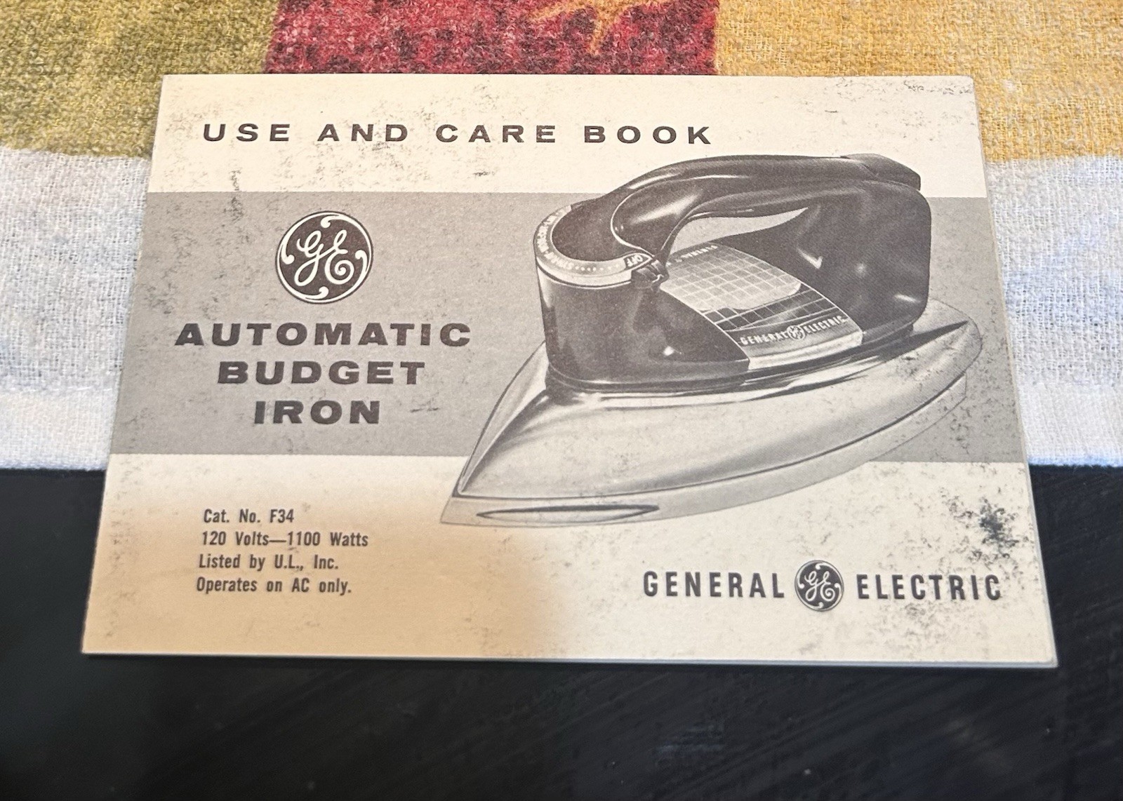 Antique General Electric Automatic Budget Dry Iron F34 1100W 120V w/ Box & Book