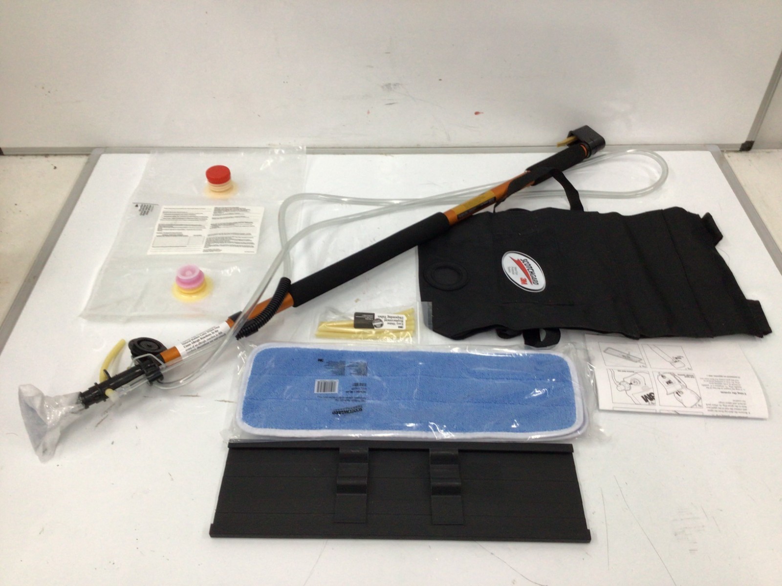 3M Easy Shine 55433 Applicator System Floor Finish Kit w/Handle, Backpack 2 pads