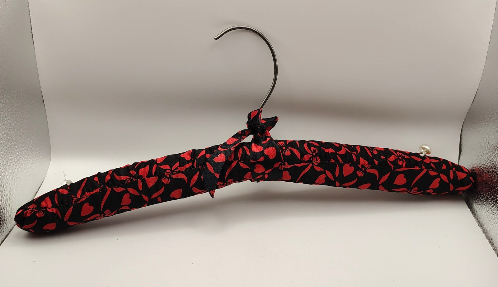 Fancy Dress Hanger Padded Silk Hearts Red And Black With Bow