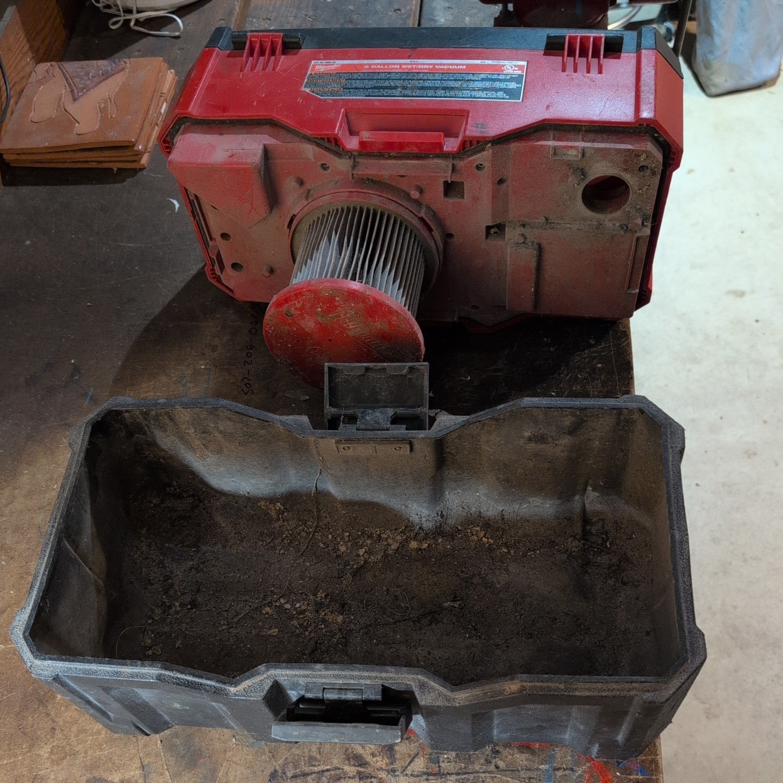 Milwaukee 0880-20 18V Wet/Dry Vacuum Cleaner – No hose, works, very loud.