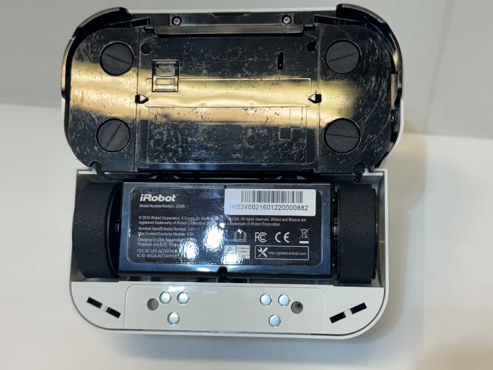 iRobot Braava Jet 240 Mopping Robot, Charger, Battery & Pads (FULLY TESTED)