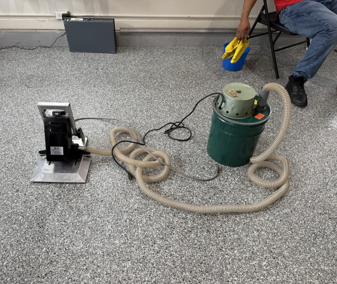 N C Carpet Beveler Bagless 3 Gal Corded Canister Vacuum Green/Gray w/ Hose