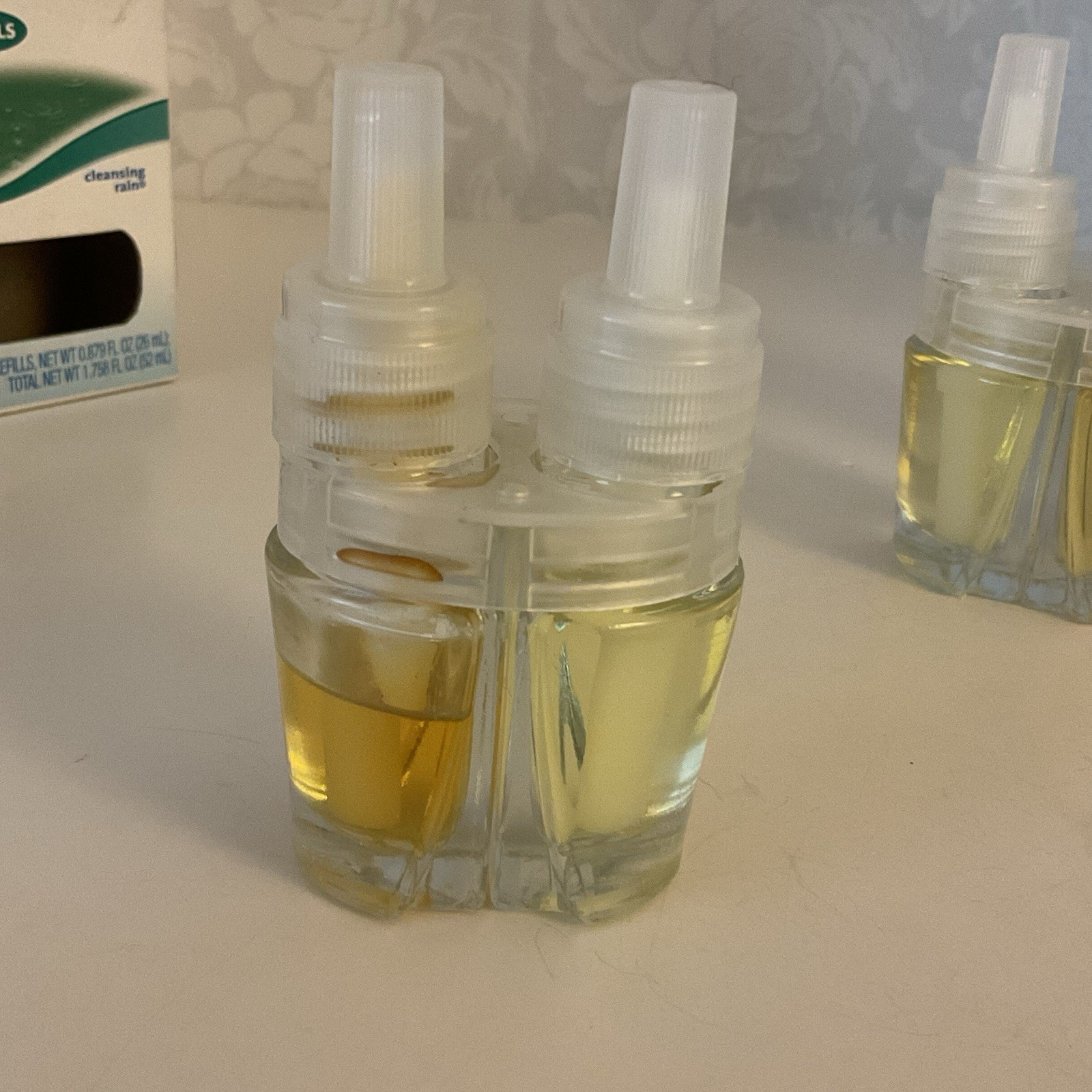 VTG FEBRIZE Dual Scented Oil NOTICEables 3 refills MORNING WALK / CLEANSING RAIN