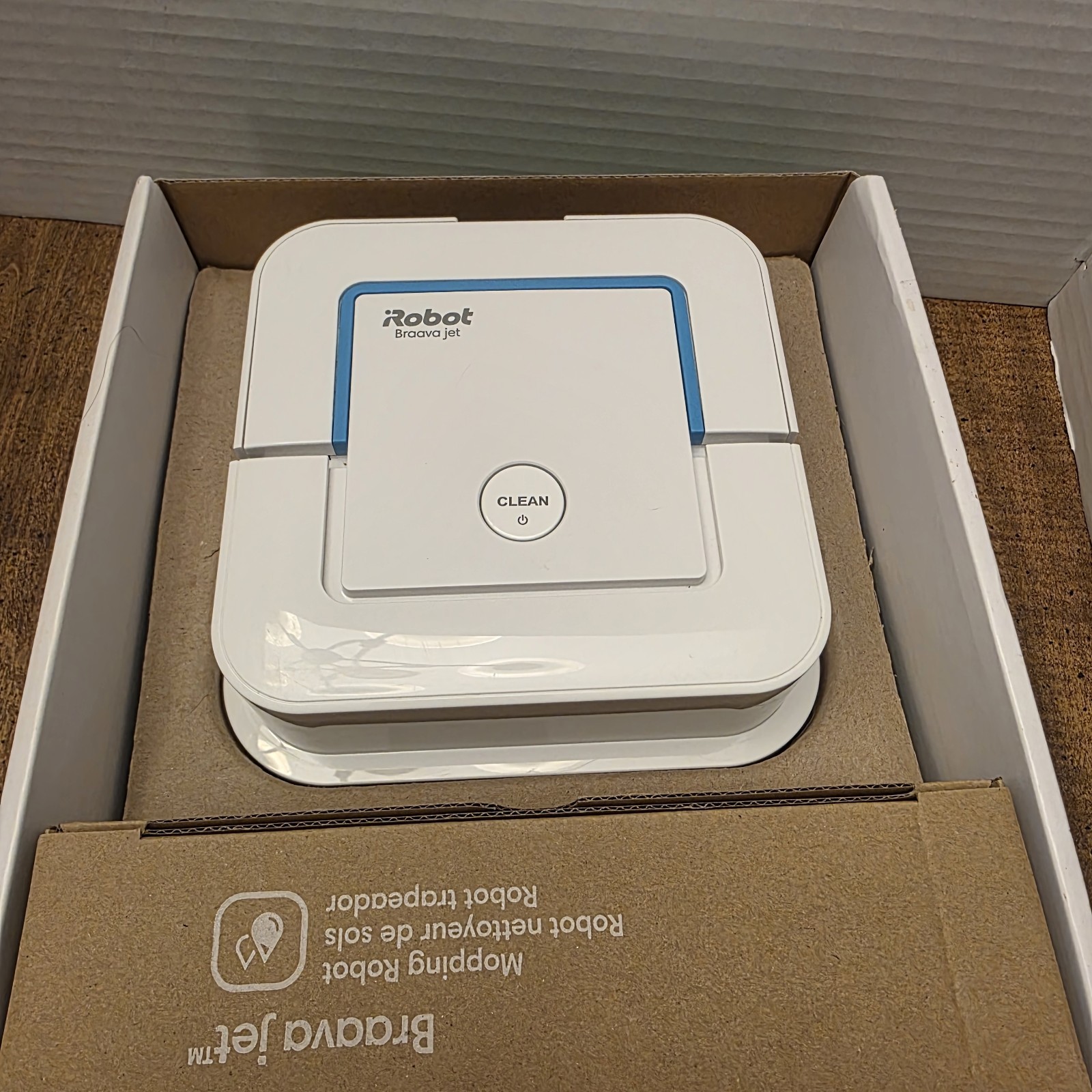 iRobot Braava Jet 240 APP CONTROL MOPPING ROBOT EX CONDITION BOX MANUALS PADS