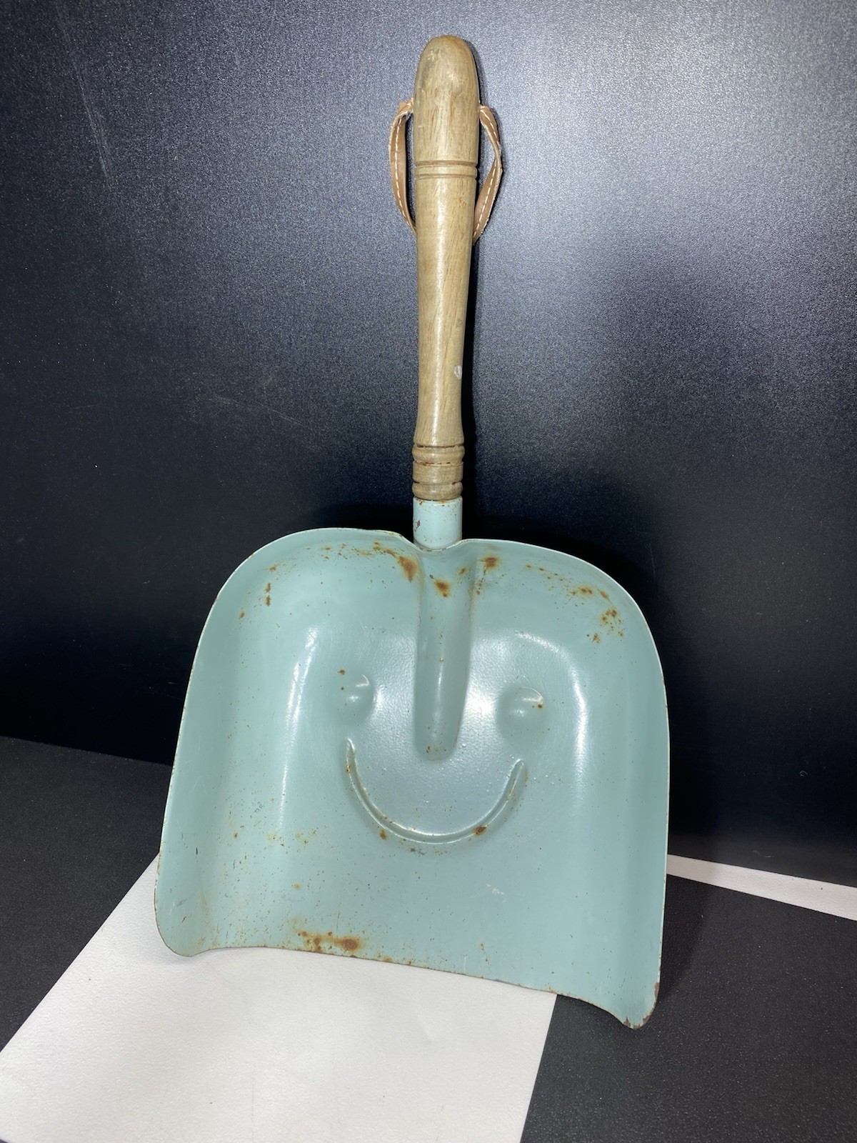 Vintage Dulton Full Size Seafoam Green Metal Dust Pan Smiley Face