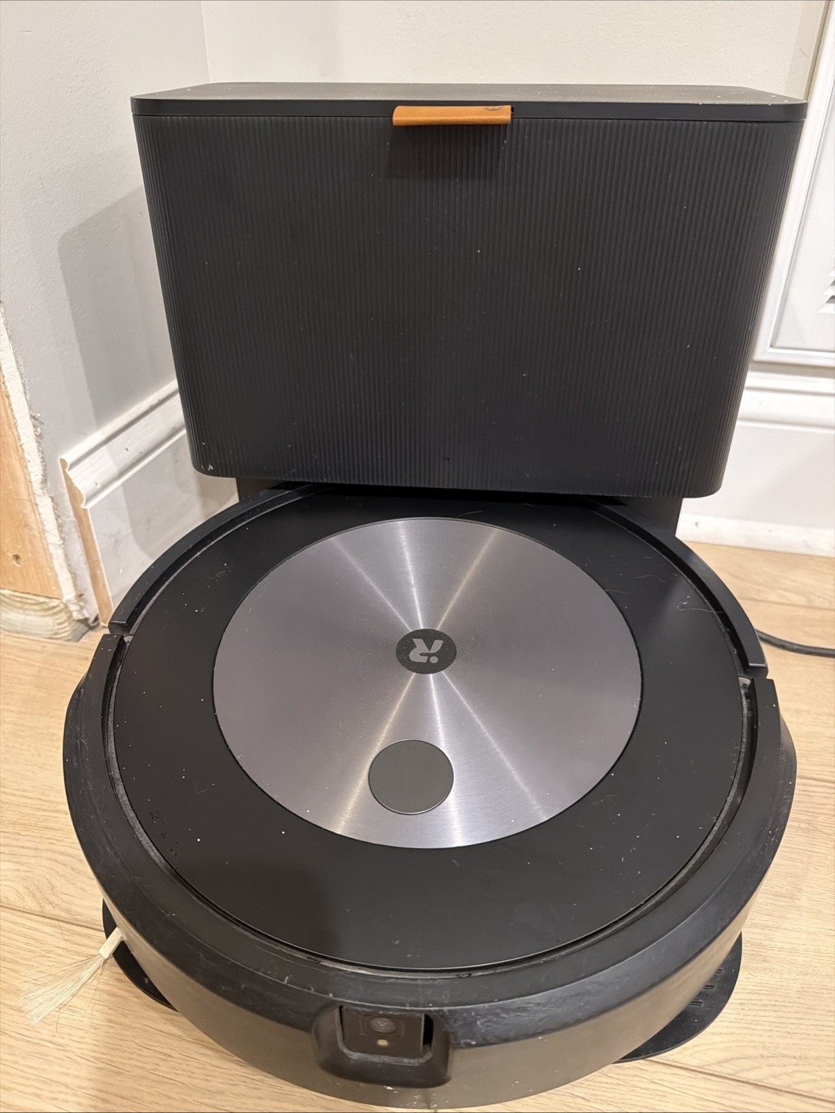 iRobot Roomba J7 Clean Base Automatic Dirt Disposal Dock ADB-N1 Vacuum