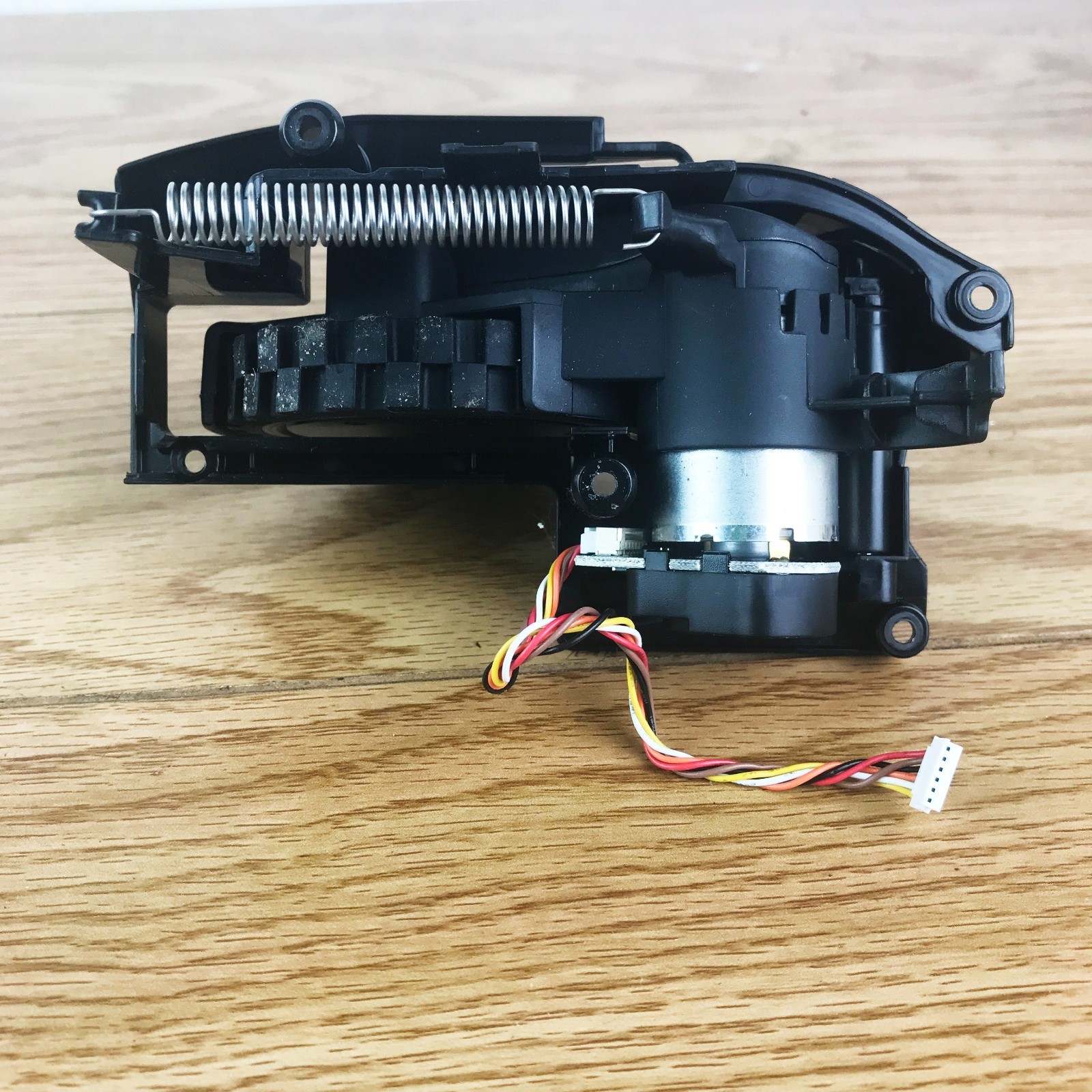 Shark RV9123S1US RV1001 RV1100SIUS RV1100VRUS UR1100SRUS LEFT WHEEL w/ Motor