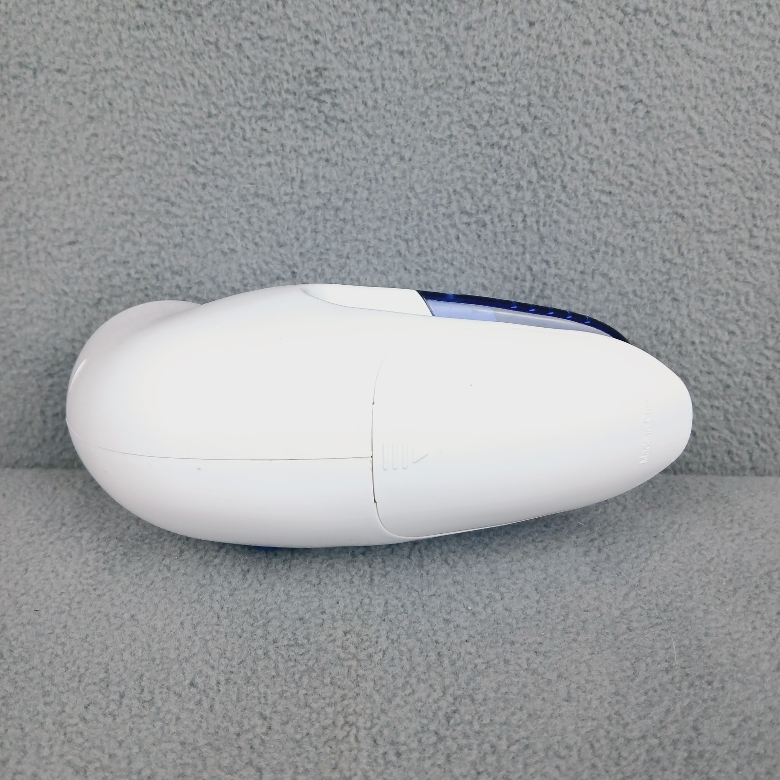 White Blue Sweater Shaver Battery Power Portable Lint Fuzz and Pilling Remover