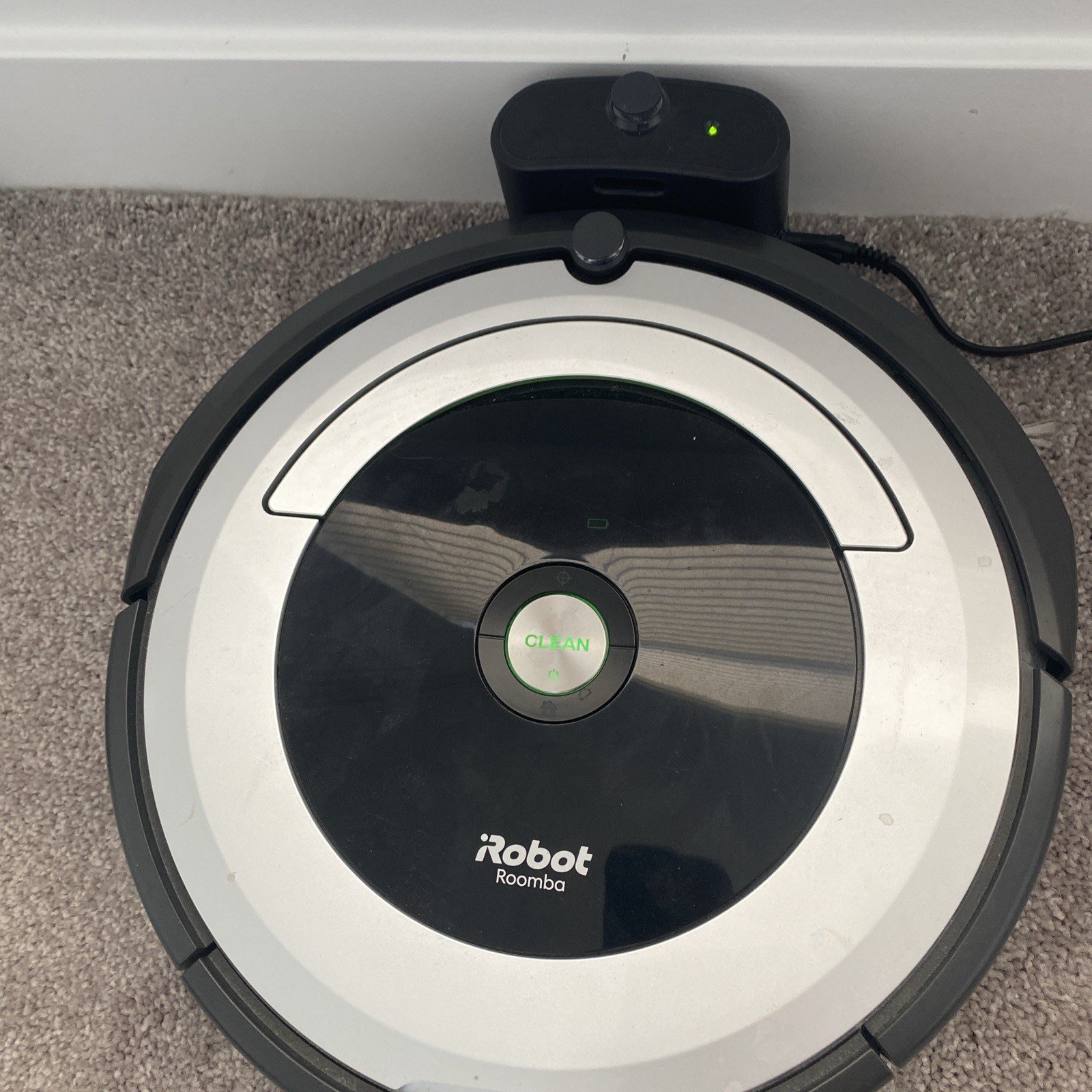 iRobot Roomba R690020 690 Wi-Fi Connected Vacuuming Robot