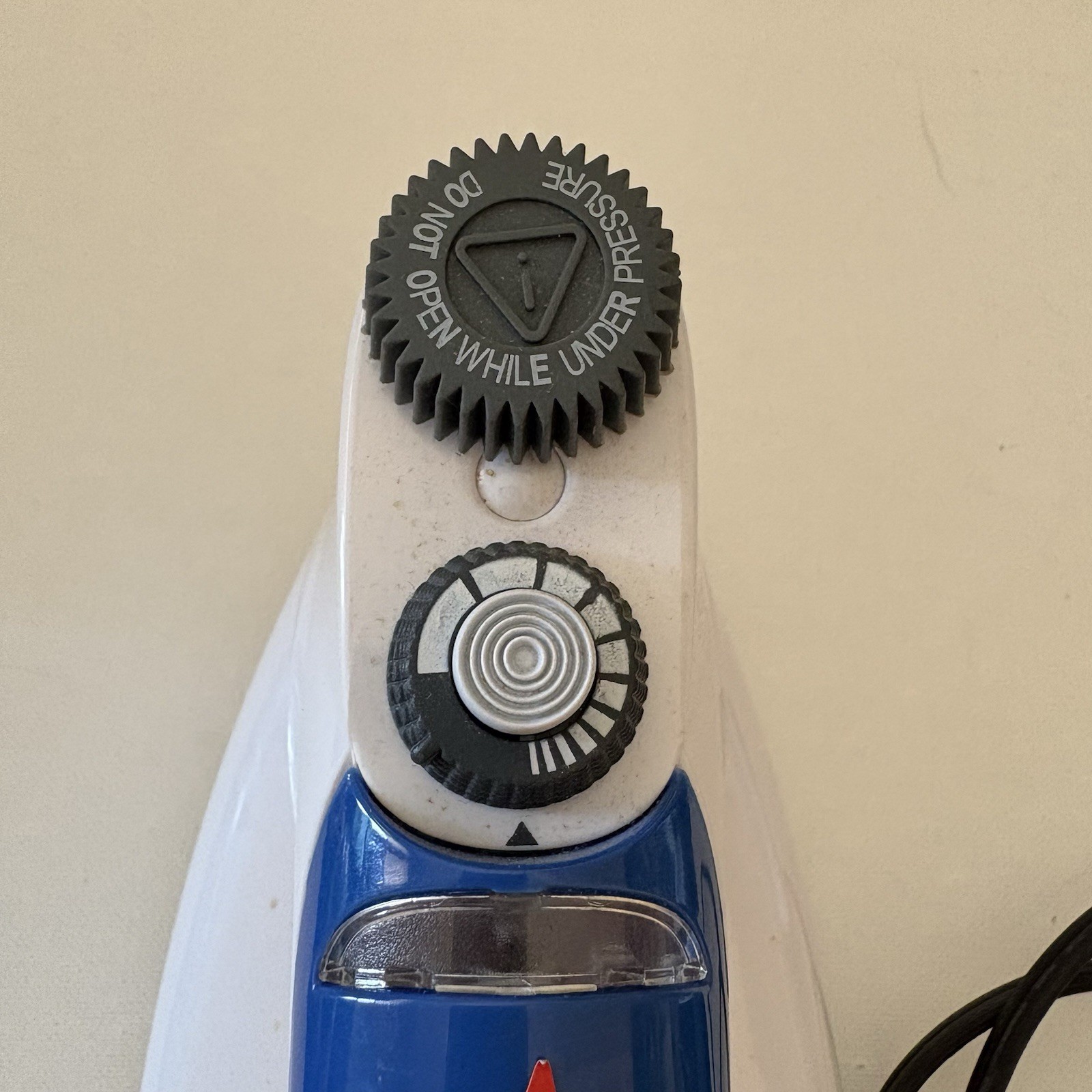 EuroSteam Evolution Iron Model 6399/3 Built In Boiler White/Blue