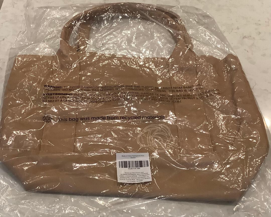 NEW IN PACKAGE, S & R SUMMER AND ROSE FAB FIT FUN BUTTERCUP TOTE BAG GREAT SIZE!
