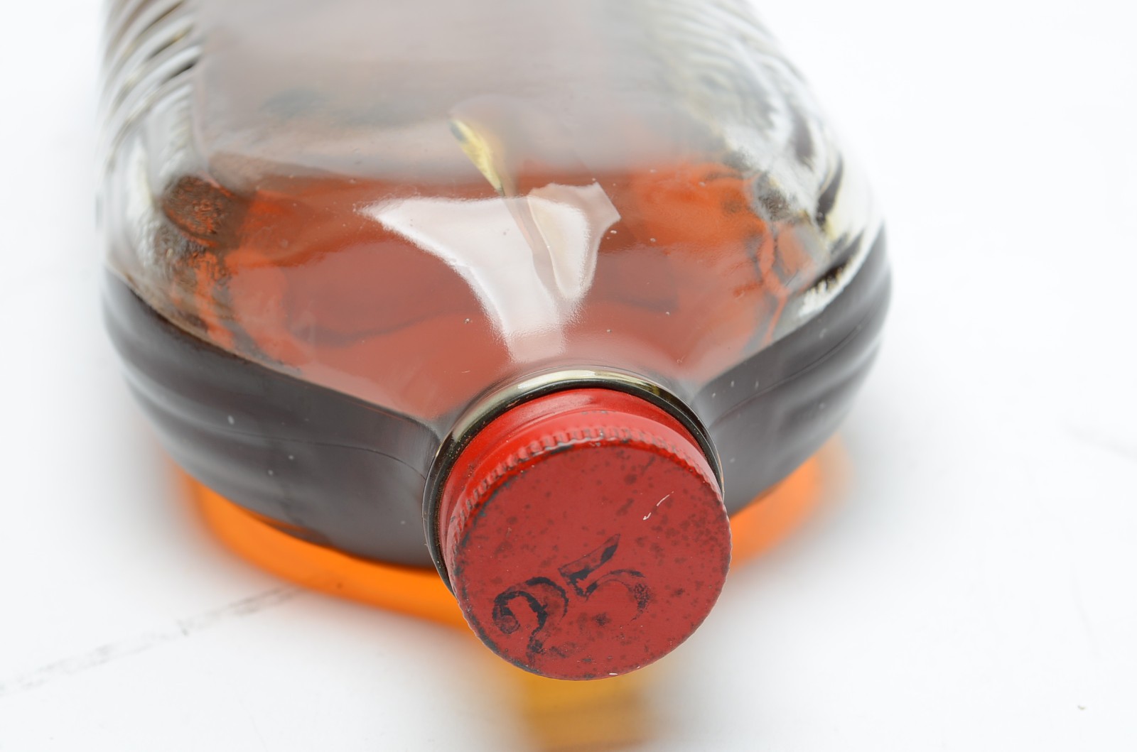 Old English Red Oil Polish Vintage Glass Bottle Approx 50% Full 1.5 Pint READ