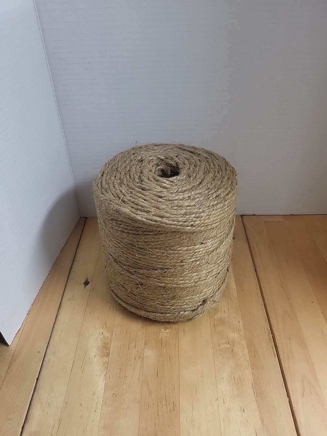 3-Ply Natural Jute Twine 4lb Ball 2000 Feet BRAND NEW TIGHT ROLL
