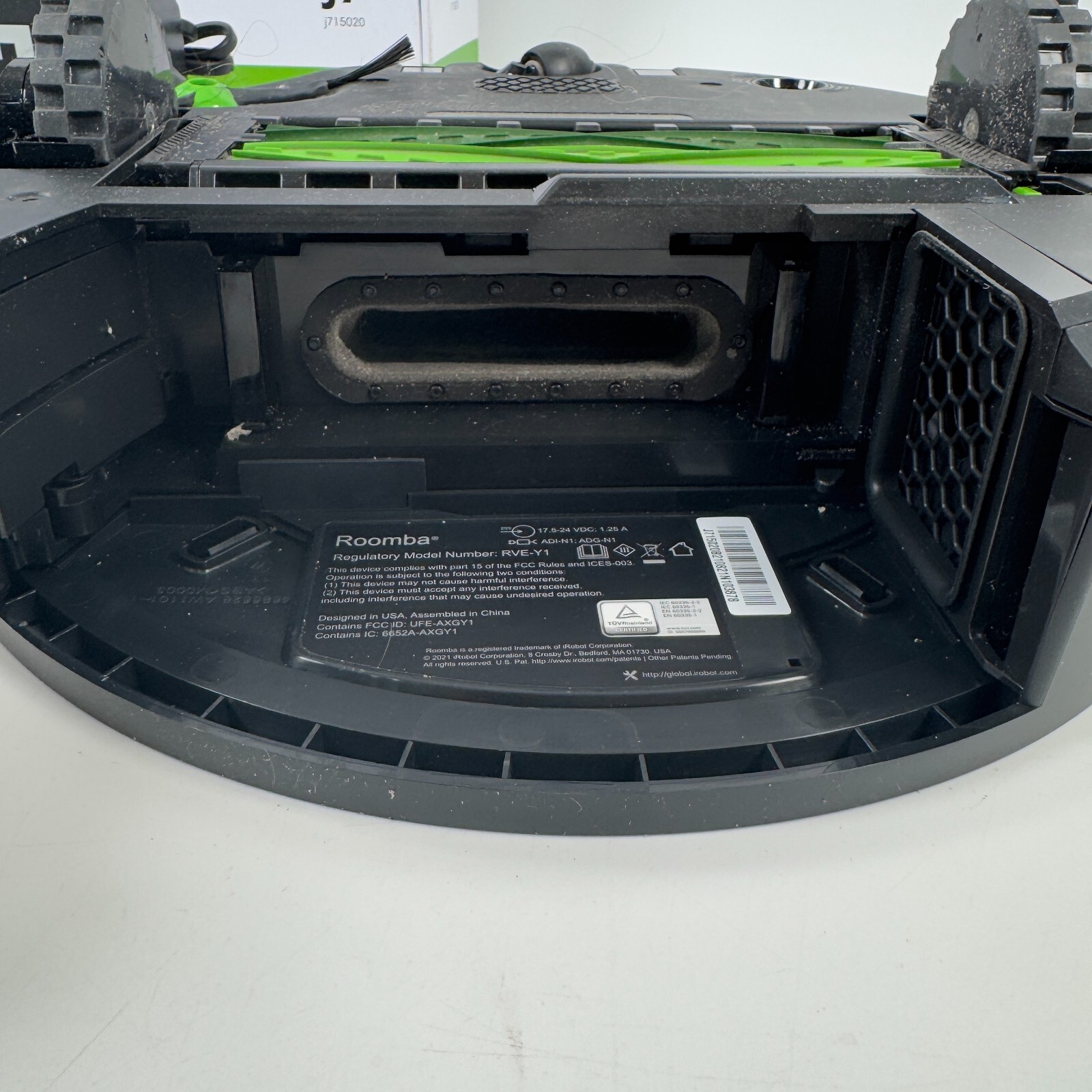 iRobot Roomba j7 Vacuum Cleaning Robot Wi-Fi Unit and Base