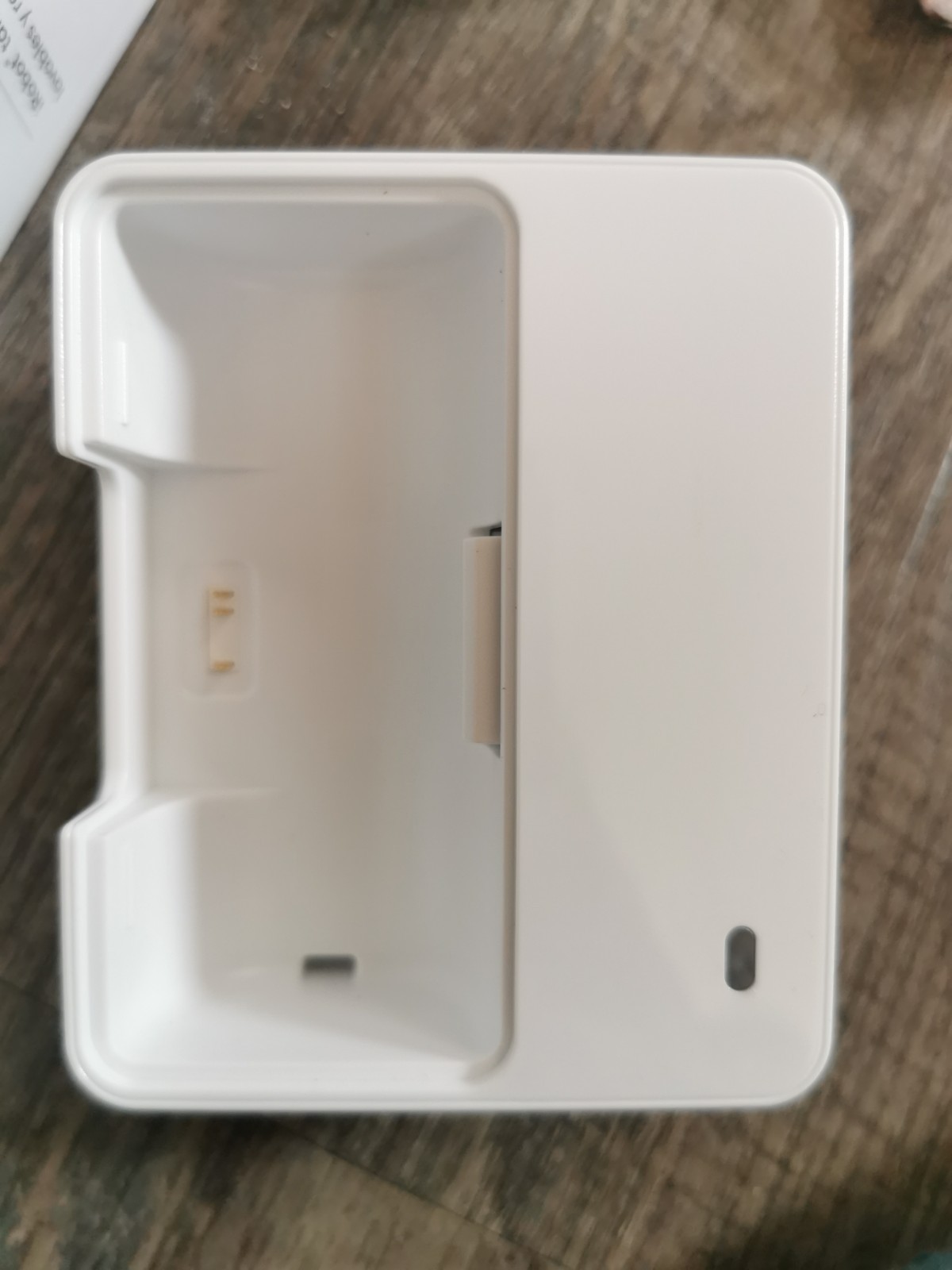 iRobot Braava Jet 240 Mopping Robot | Open Box Unused | Includes 6 Pads Charger