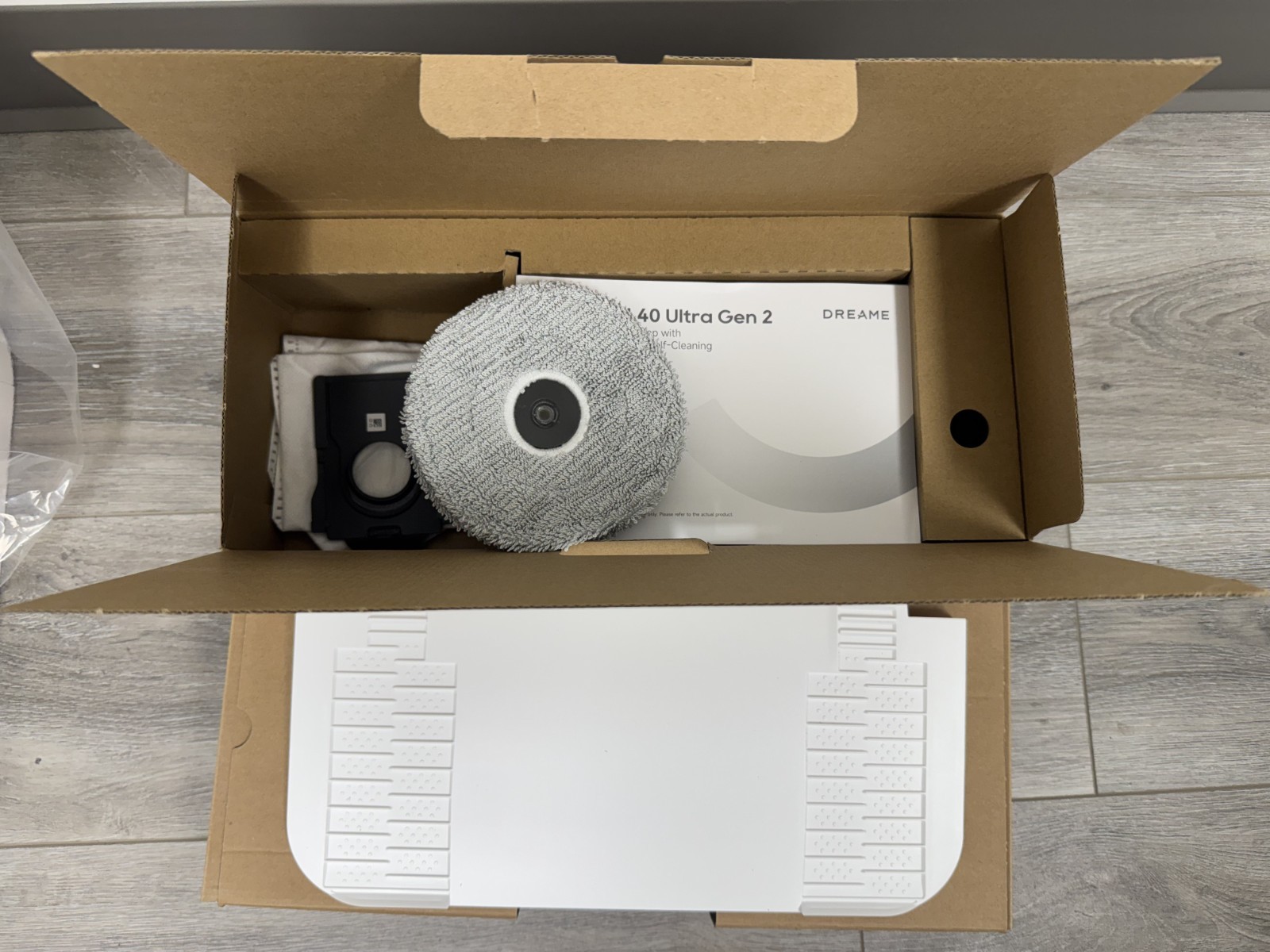 DREAME L40 Ultra Gen 2 Robot Vacuum 25kPa Suction – White – Open Box Condition