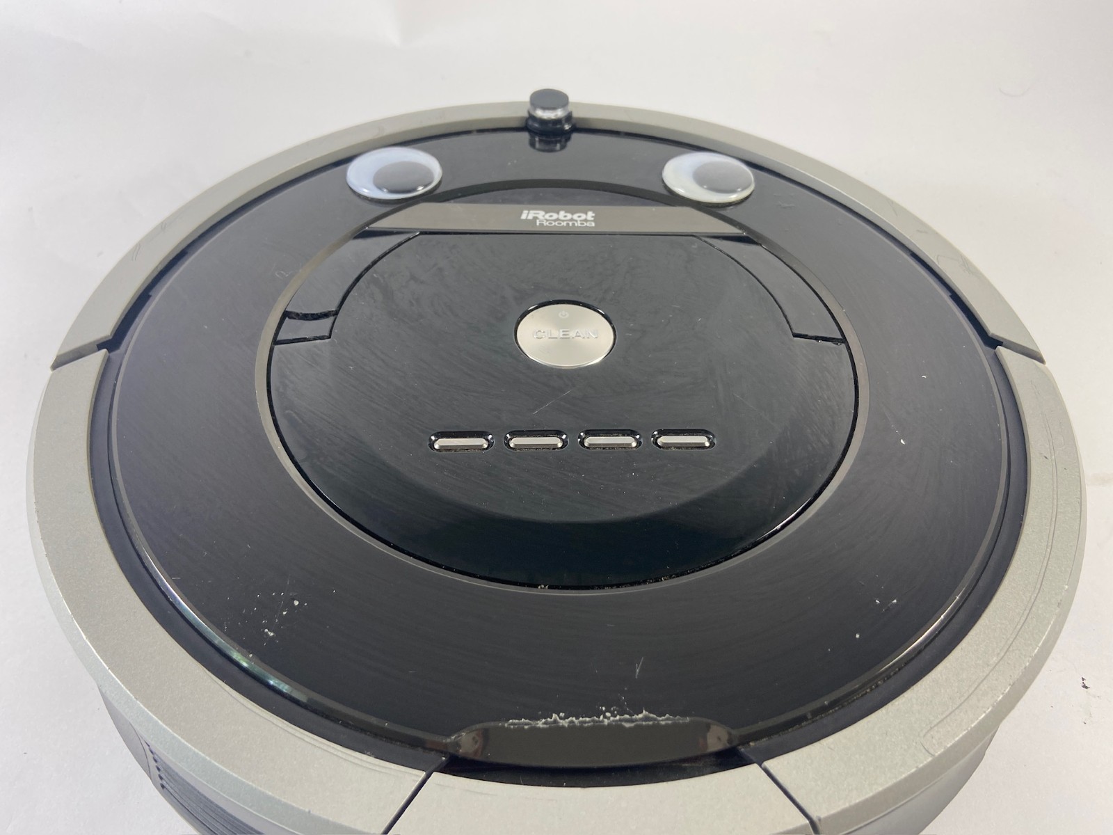 iRobot Roomba 880 Vacuum – Gray – No Battery