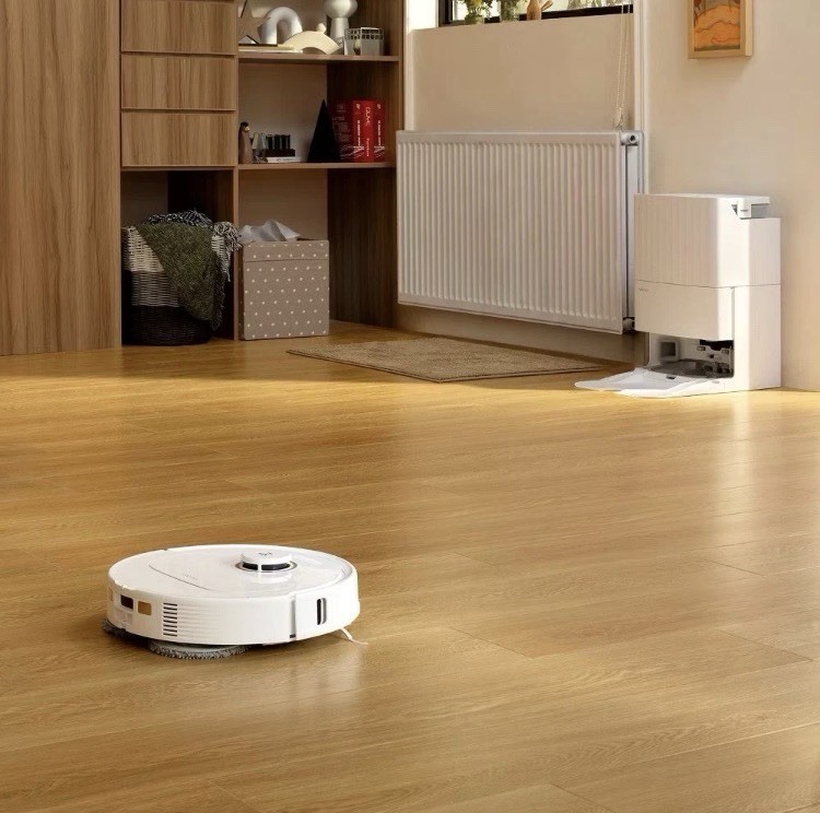 Roborock Qrevo Pro Robot Vacuum and Mop with FlexiArm Edge Mopping, Dynamic