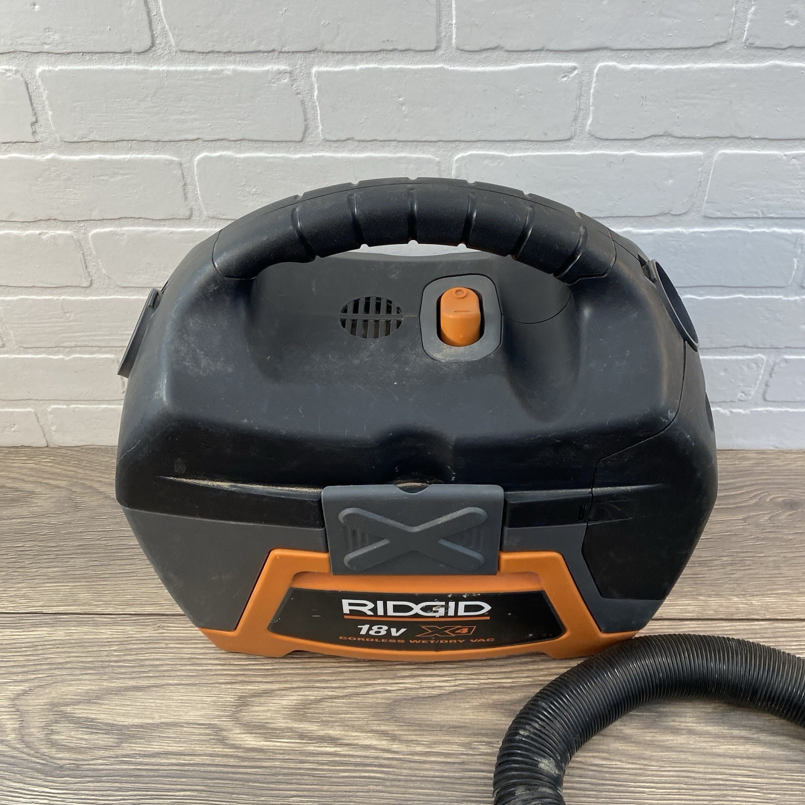 RIDGID X4 WD03180 3 Gal. 18-Volt Cordless Handheld Wet/Dry Shop