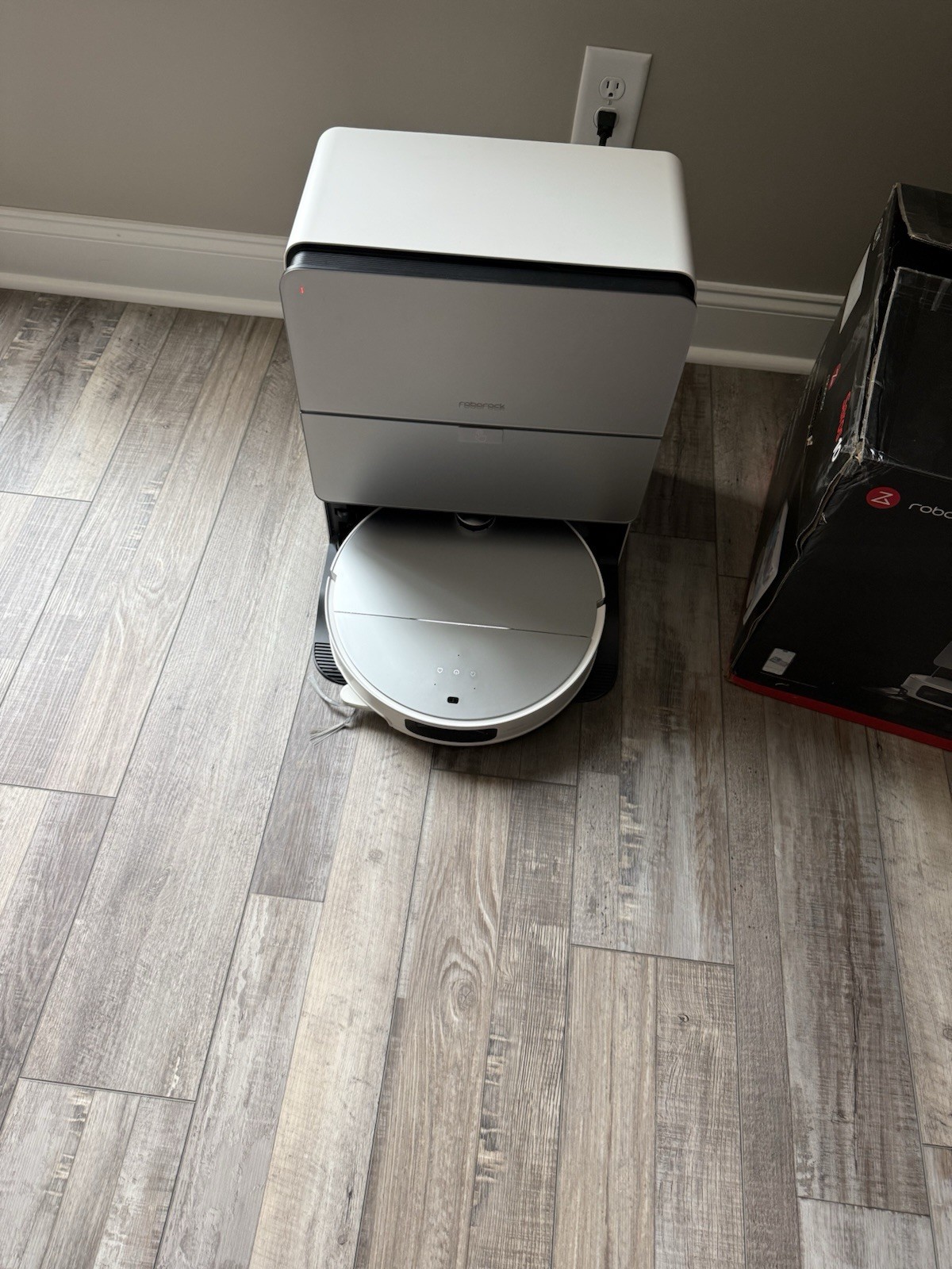 Roborock Saros 10 Robot Vacuum,22000Pa,AI Obstacle Avoidance,Heat-Wash & Dry Mop