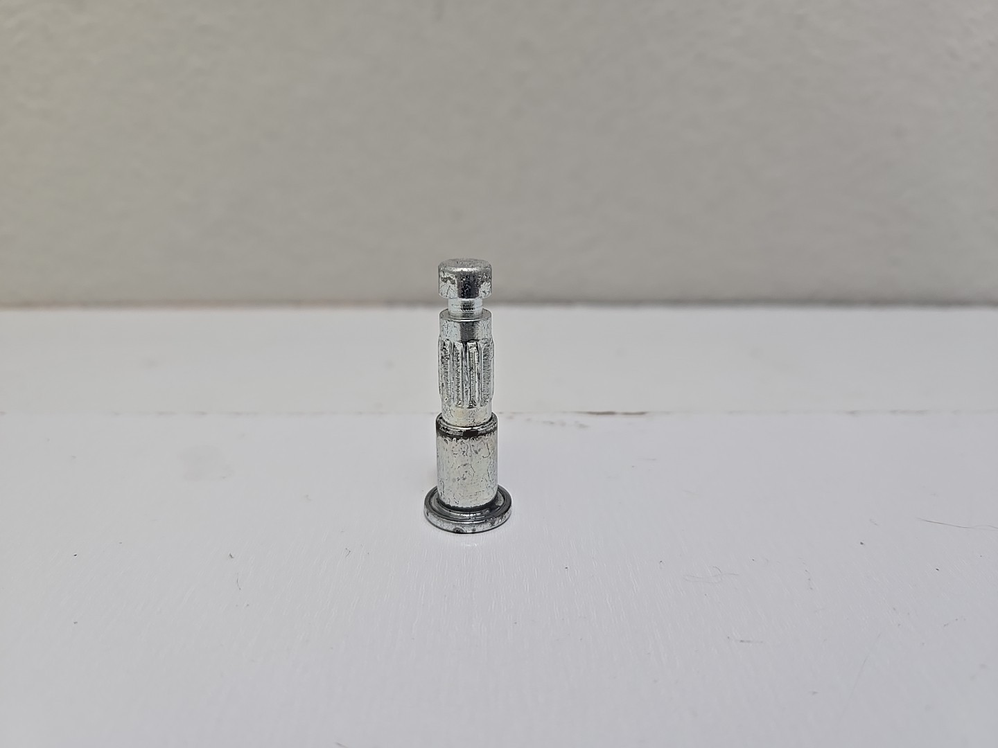 GENUINE Shark UV440 UV440CCO UV440CCOFS UV550 LEFT or RIGHT WHEEL *PIN ONLY* OEM