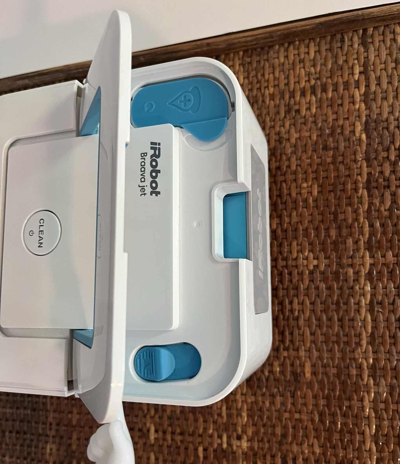 iRobot Braava Jet 240 Robot Mop App Control Precision Spray