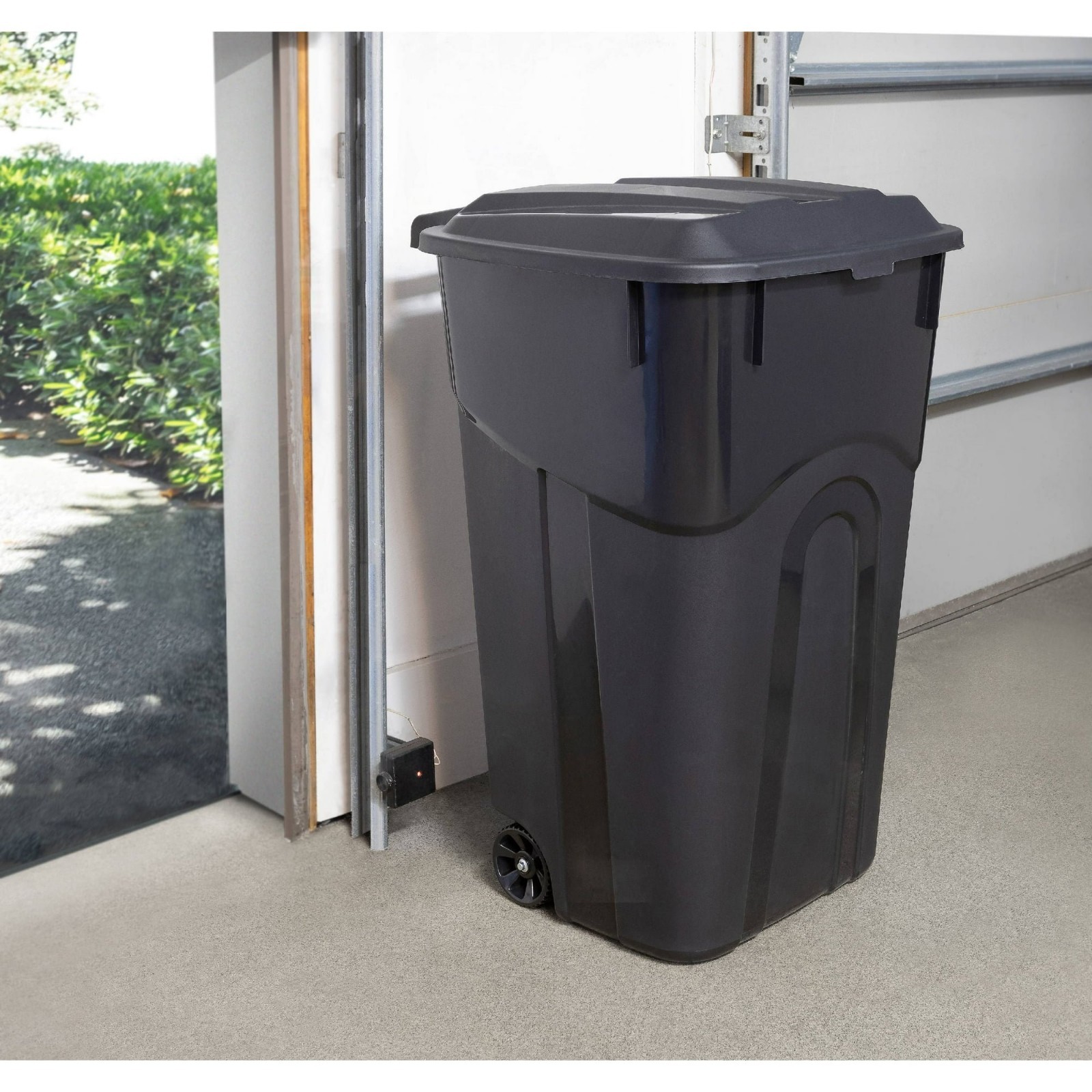 Hyper Tough 32 Gallon Wheeled Garbage Can Heavy Duty Attached Lid Black