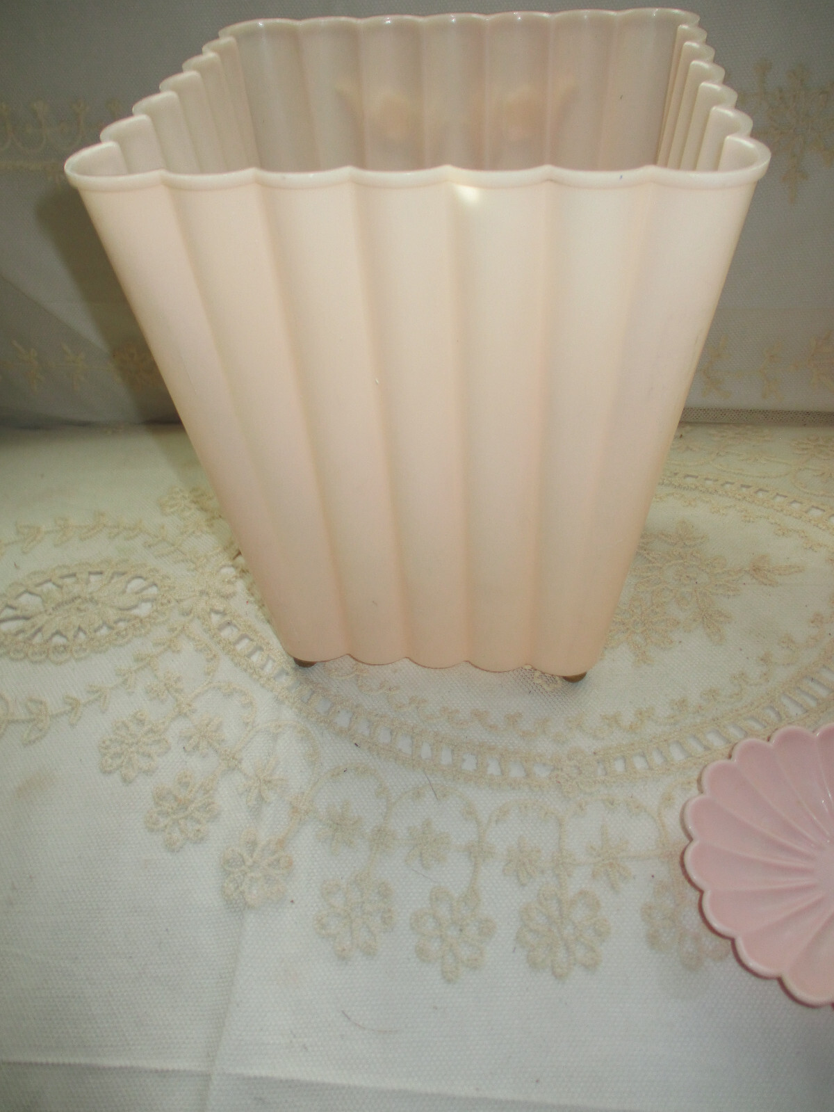 Vintage 1950s Menda Co Pink Ribbed White Rose Bathroom Wastebasket & Vanity Set