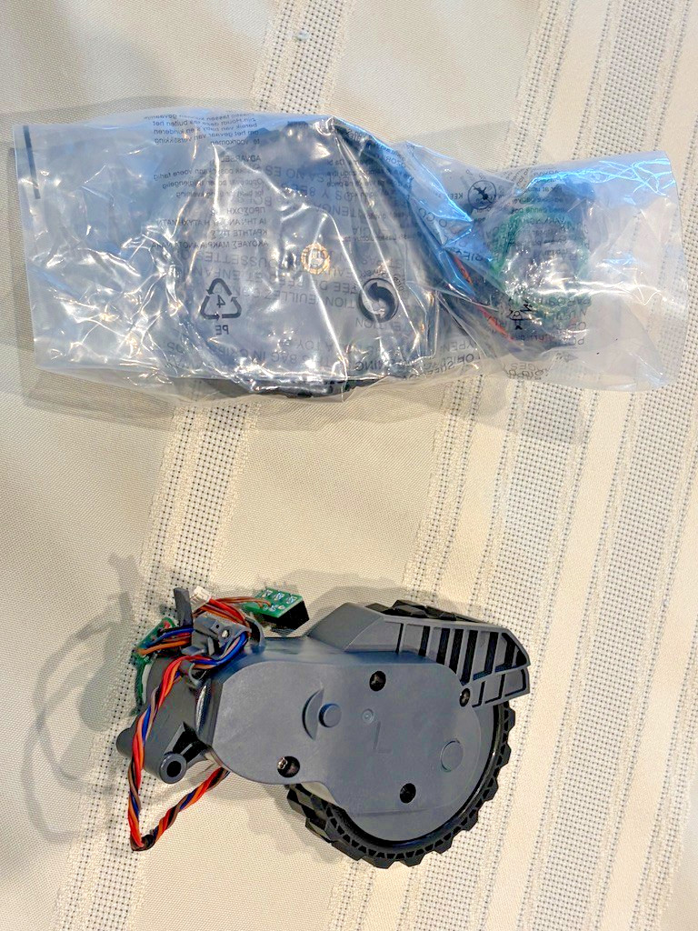 ROBOROCK Replacement Wheels (L & R) for some Q5, Q7, S7, Q Revo models.
