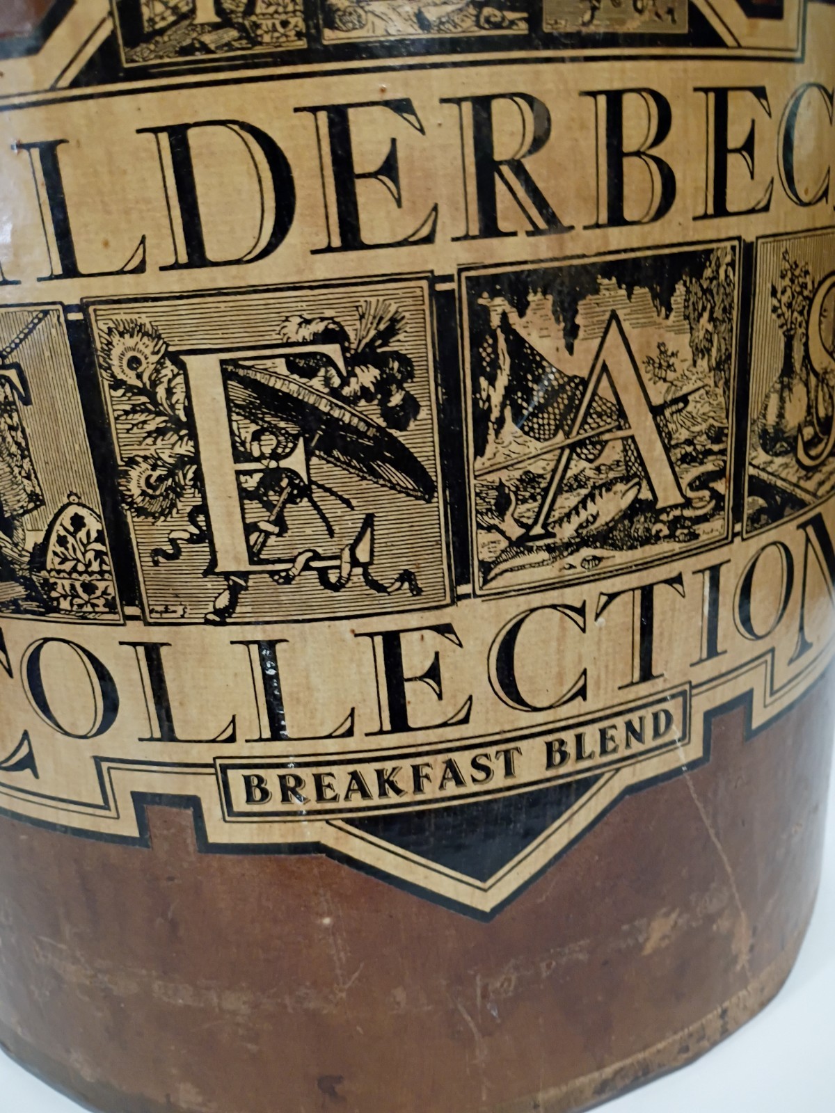 Wilderbeck Teas Collection Red Round Wastebasket w/ Lid 4 Gal Stars Cardboard