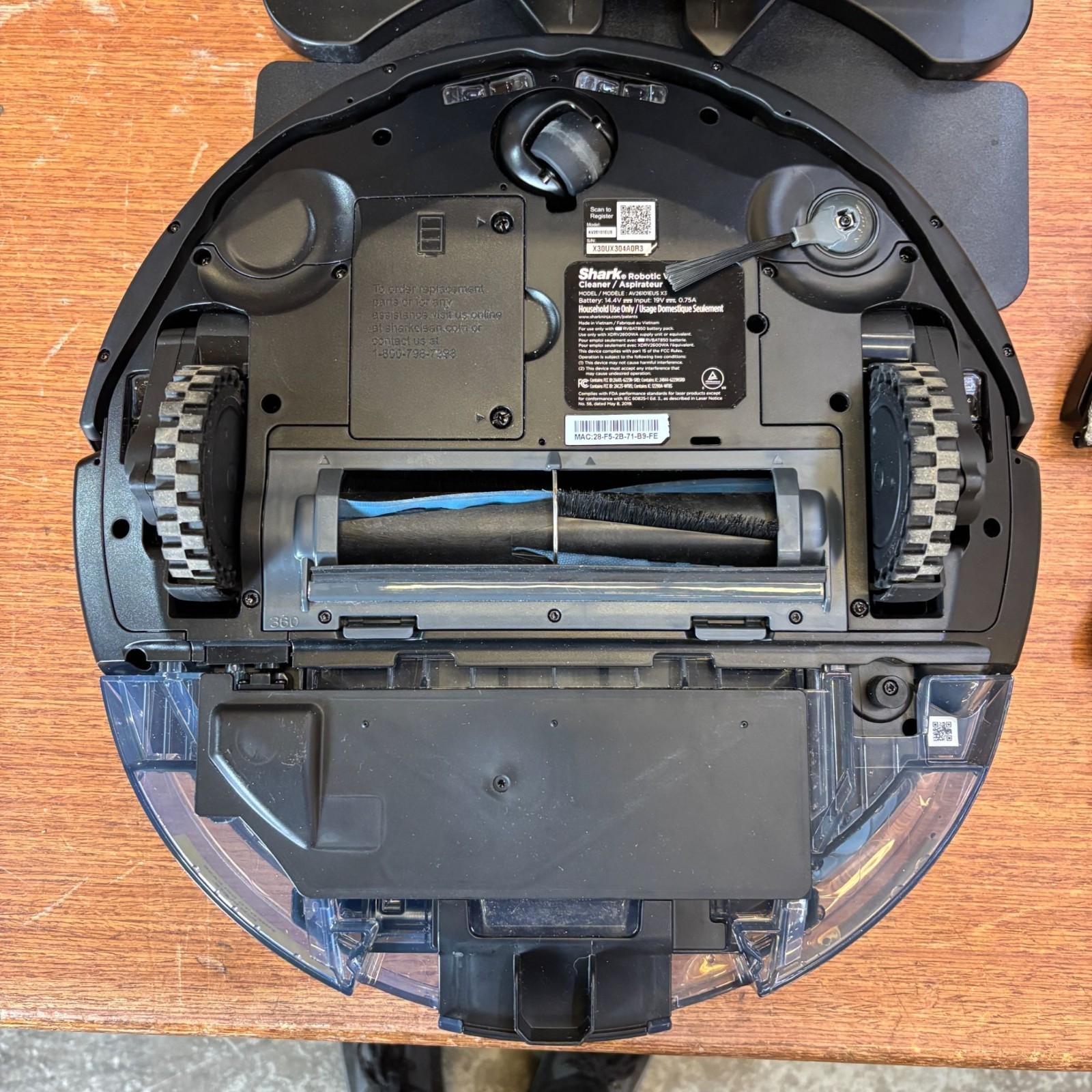 Shark Matrix Plus Robot Vacuum and Mop Combo AV2610WA