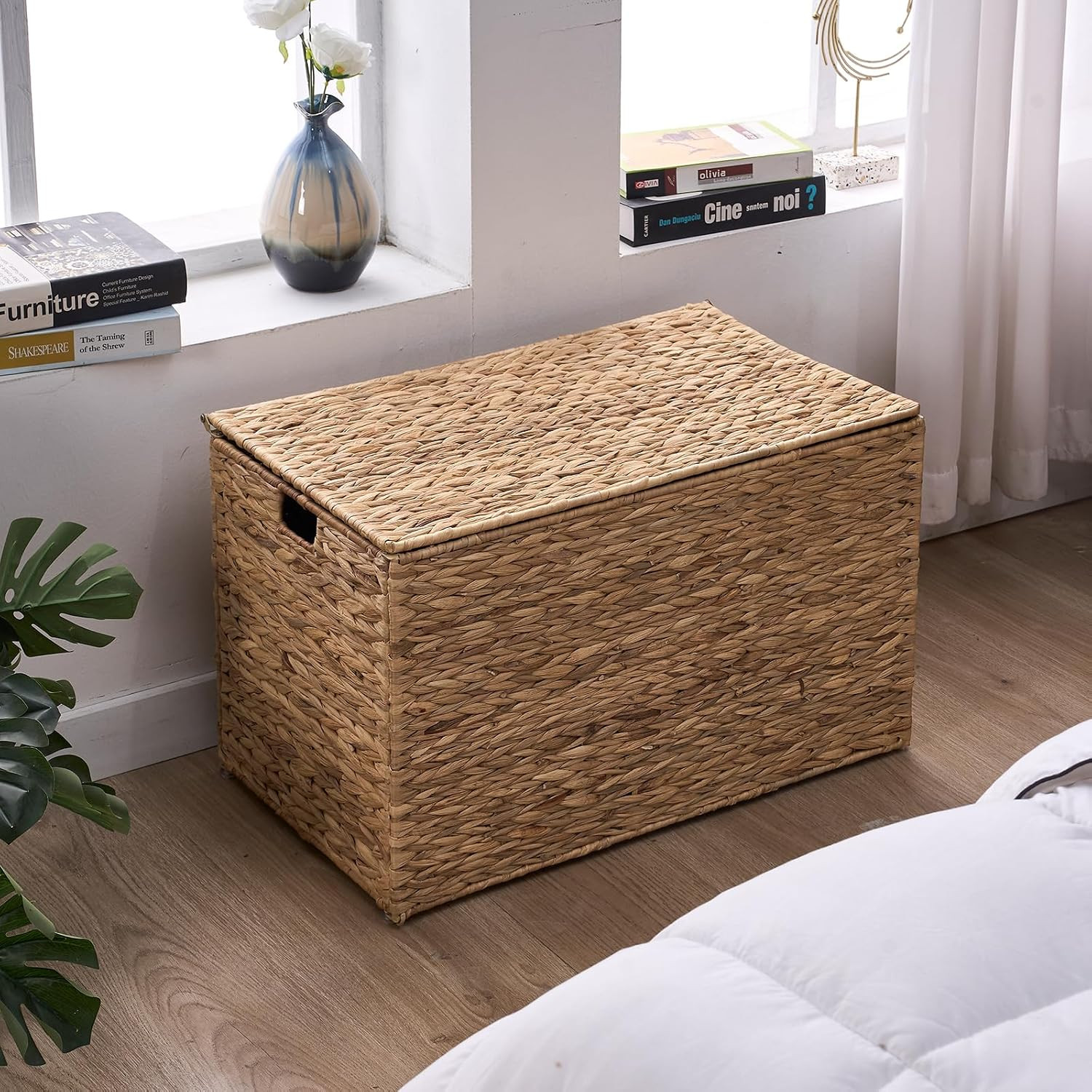 Handwoven Water Hyacinth Storage Basket with Lid, 52.8 Gallon, Foldable