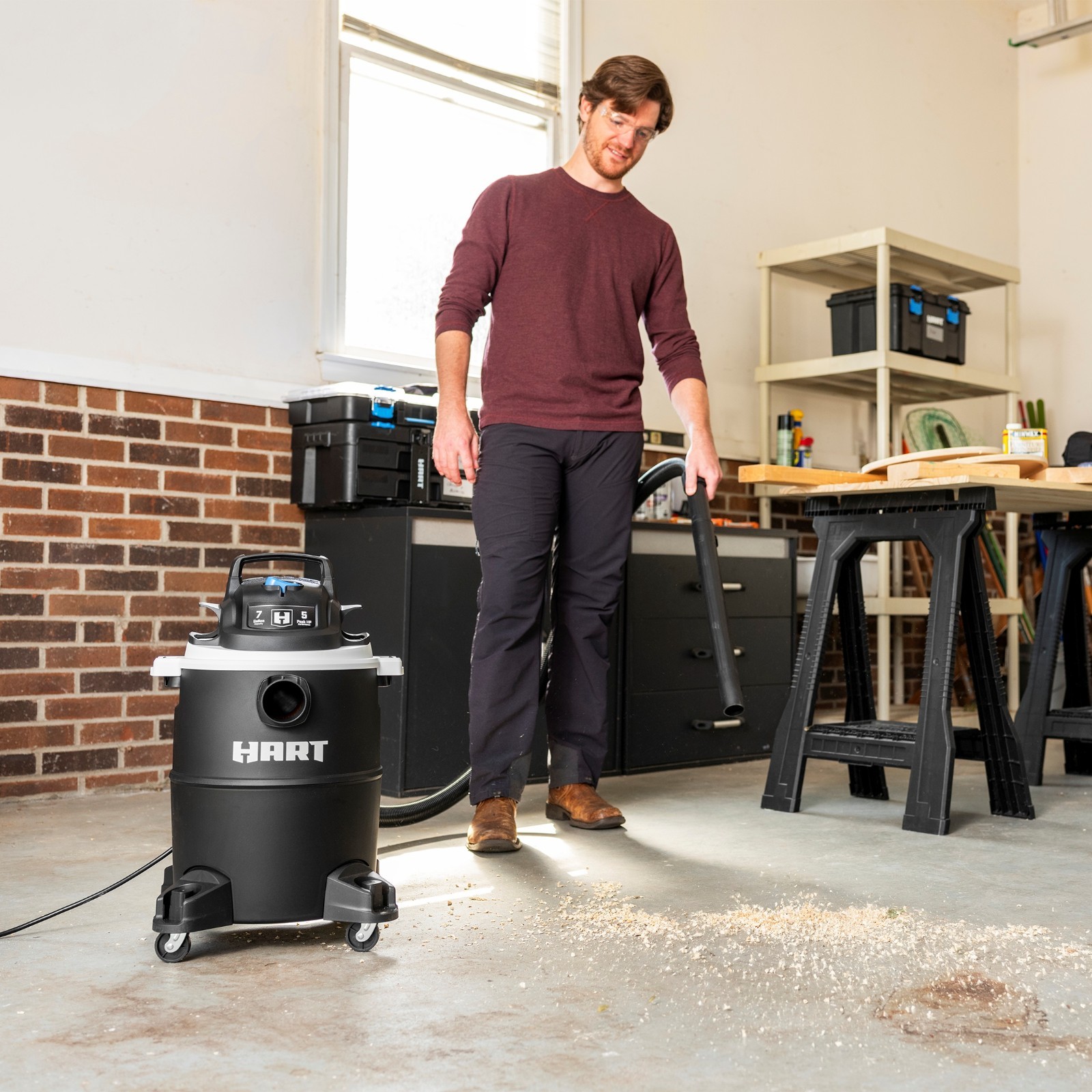 HART VOC708PF 3701 7 Gallon 5 Peak HP Poly Wet/Dry Vacuum with Blower Function