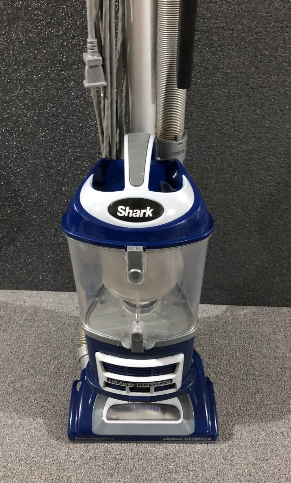 Shark NV360 Upright Vacuum Navigator Lift-Away Deluxe with Large Dust Capacity