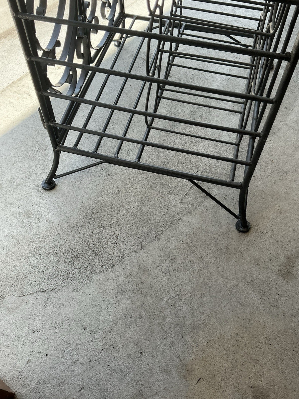 Black Metal Freestanding Scrollwork Magazine Rack Organizer Stand 24 x 23 in