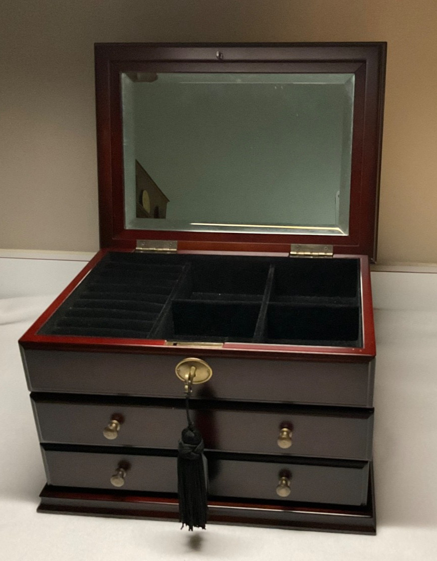 Rare 6HKS Vintage Mens Wooden Jewelry Keepsakes Box With Key. Hard to Find.