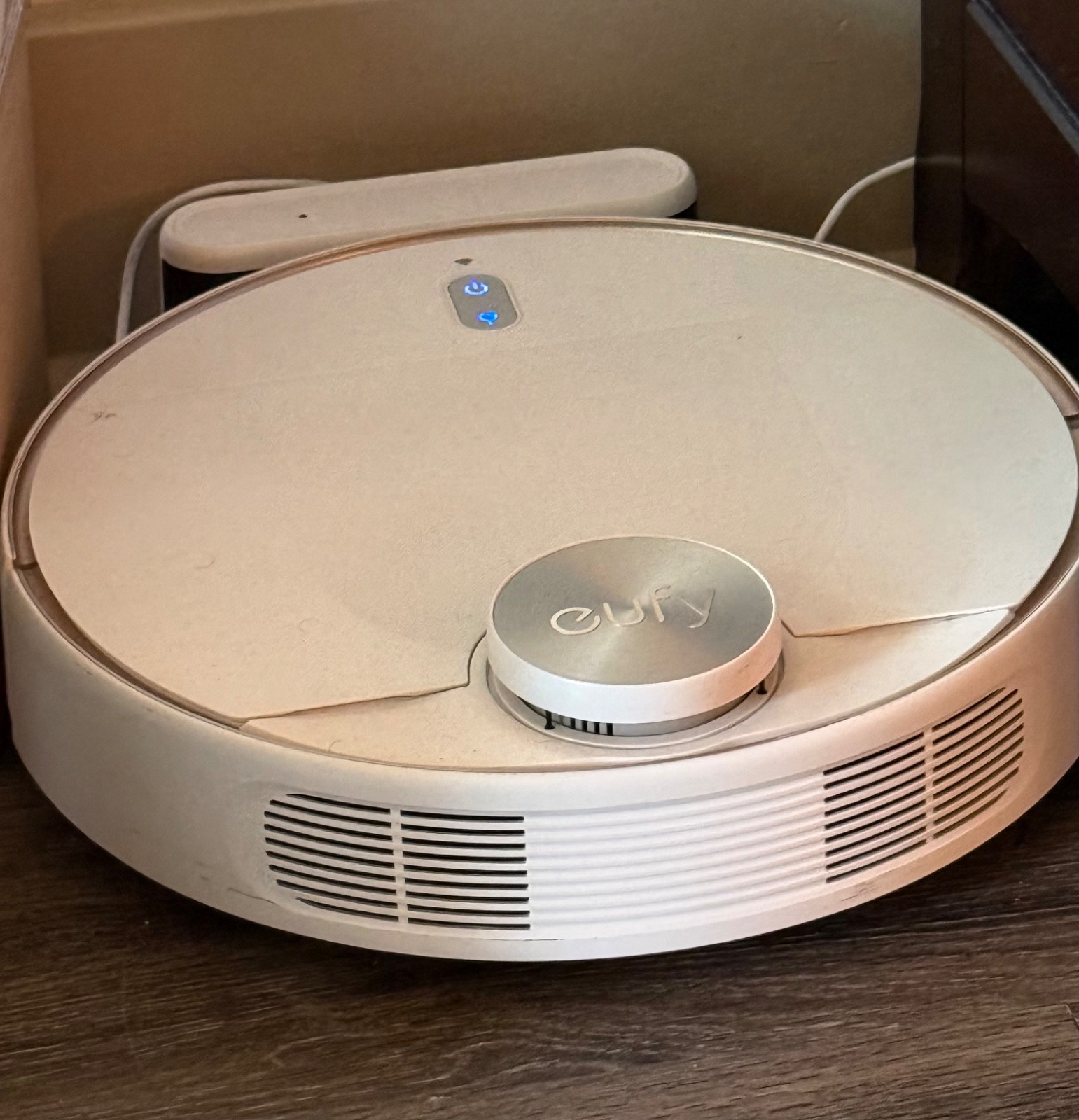 Exceptional Robot Vaccum with mopping capabilities. Eufy, white, new battery.
