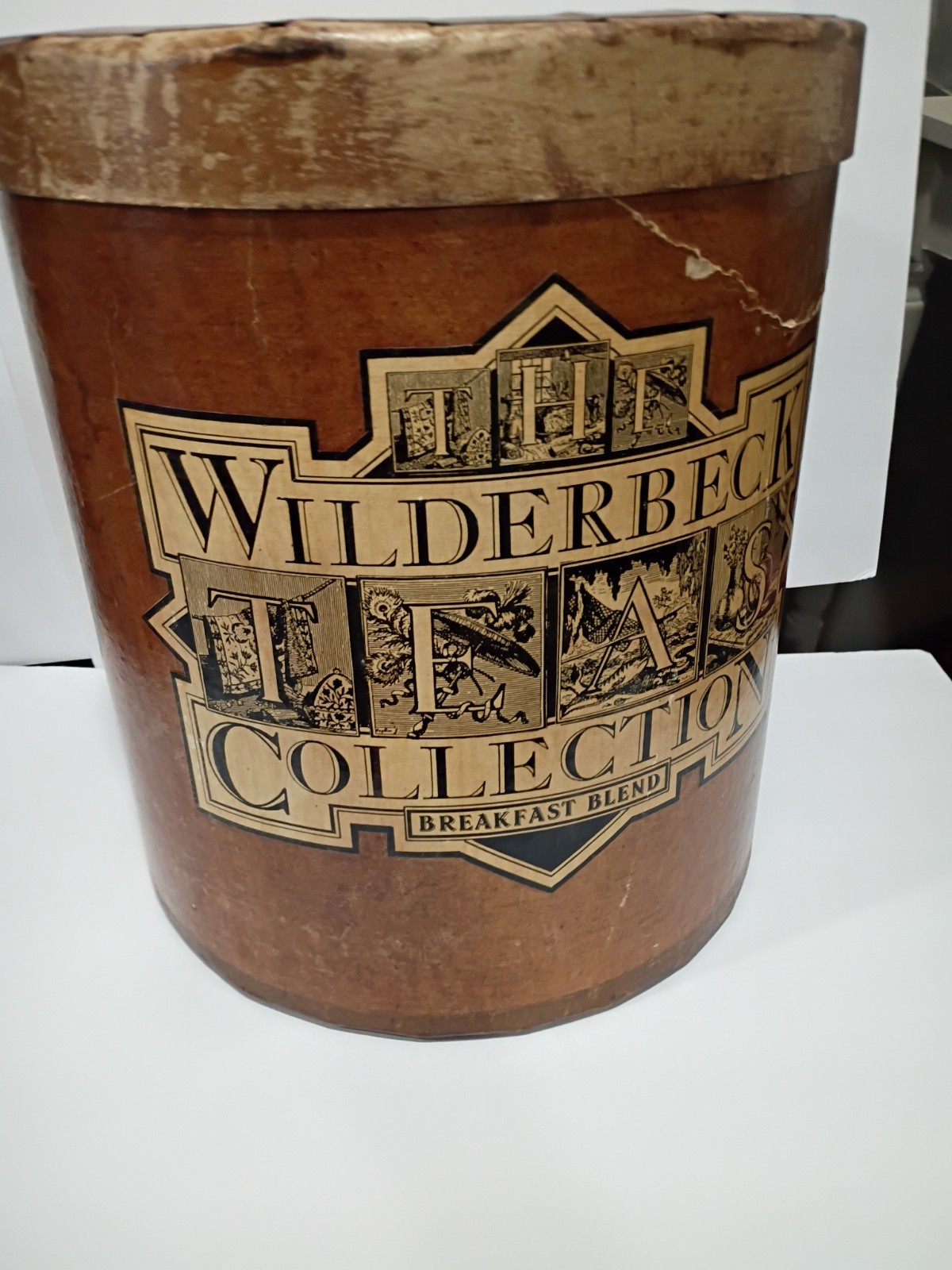 Wilderbeck Teas Collection Red Round Wastebasket w/ Lid 4 Gal Stars Cardboard
