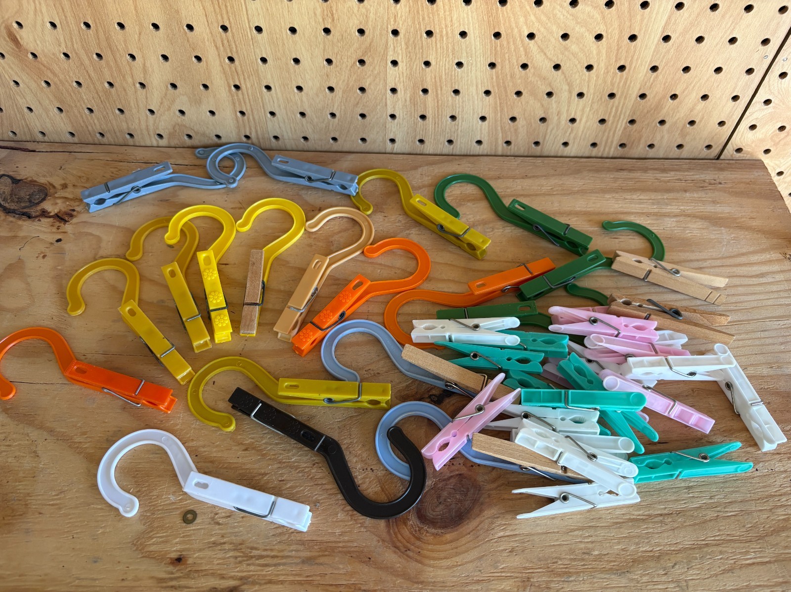 Lot of 43 Vintage MCM Plastic Cloths Pins (19 Hanger) Assorted Colors